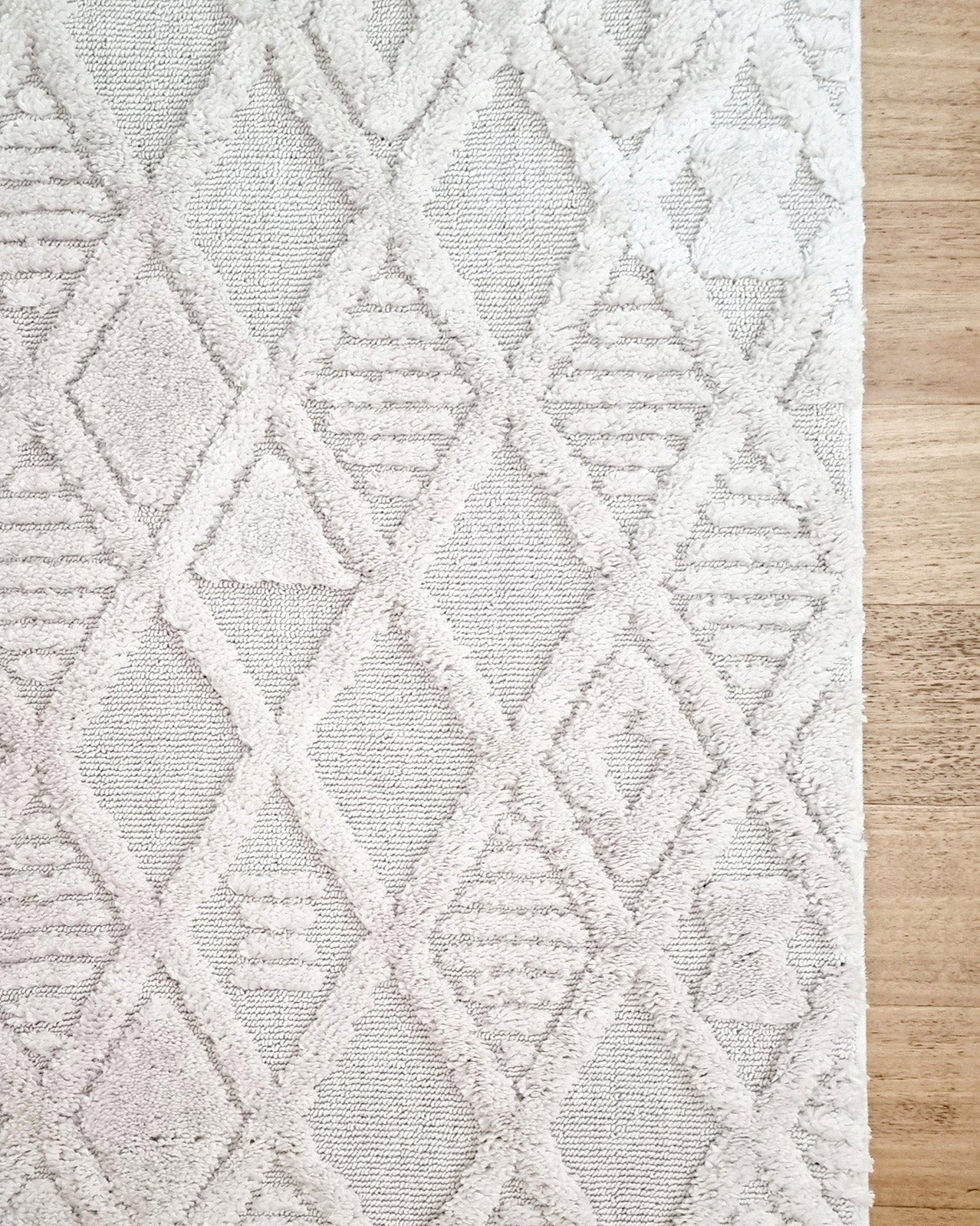 Kira Diamond Detail Textured Runner Rug - Image 3