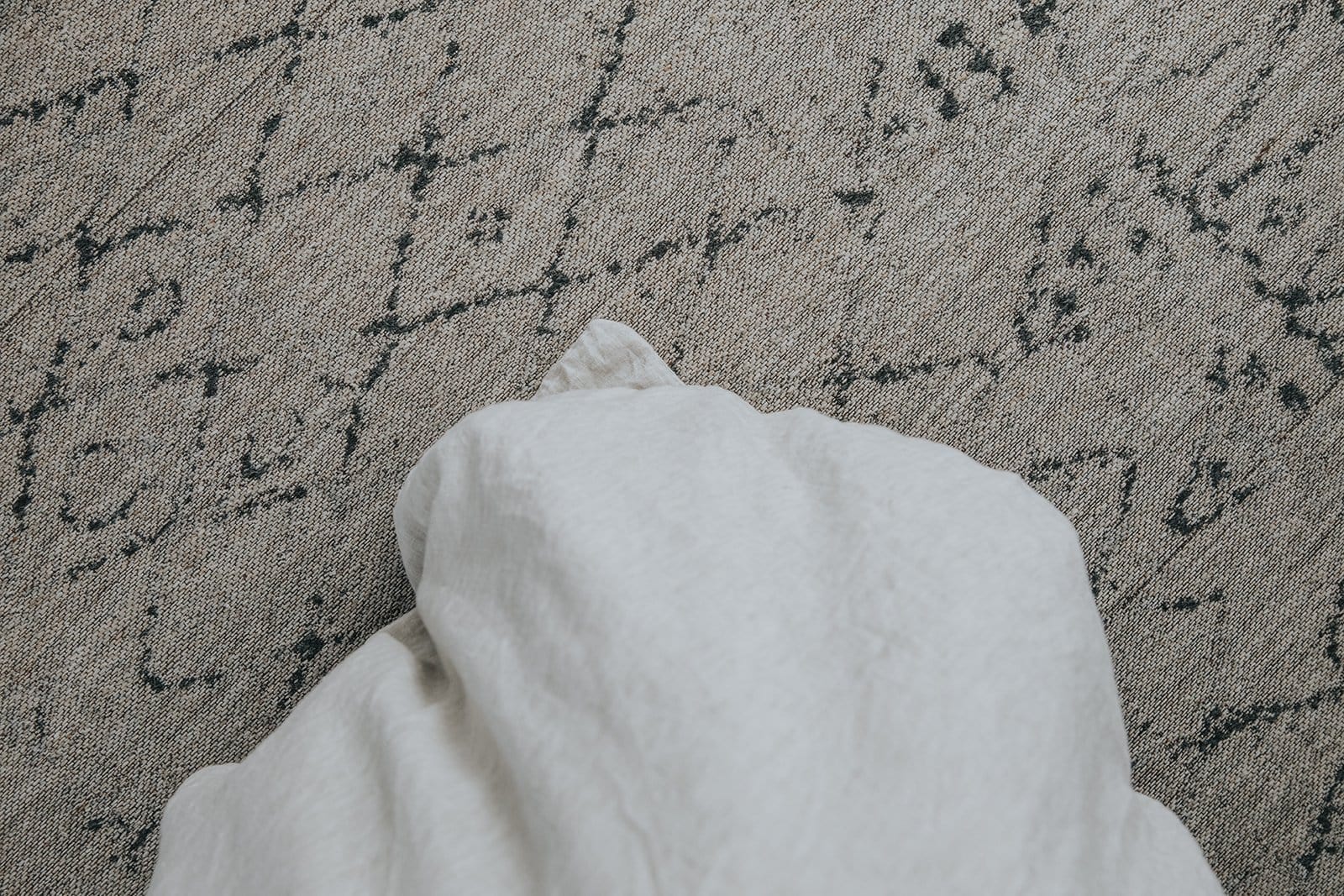 Kwame Tribal Pattern Flatweave Rug - Image 9