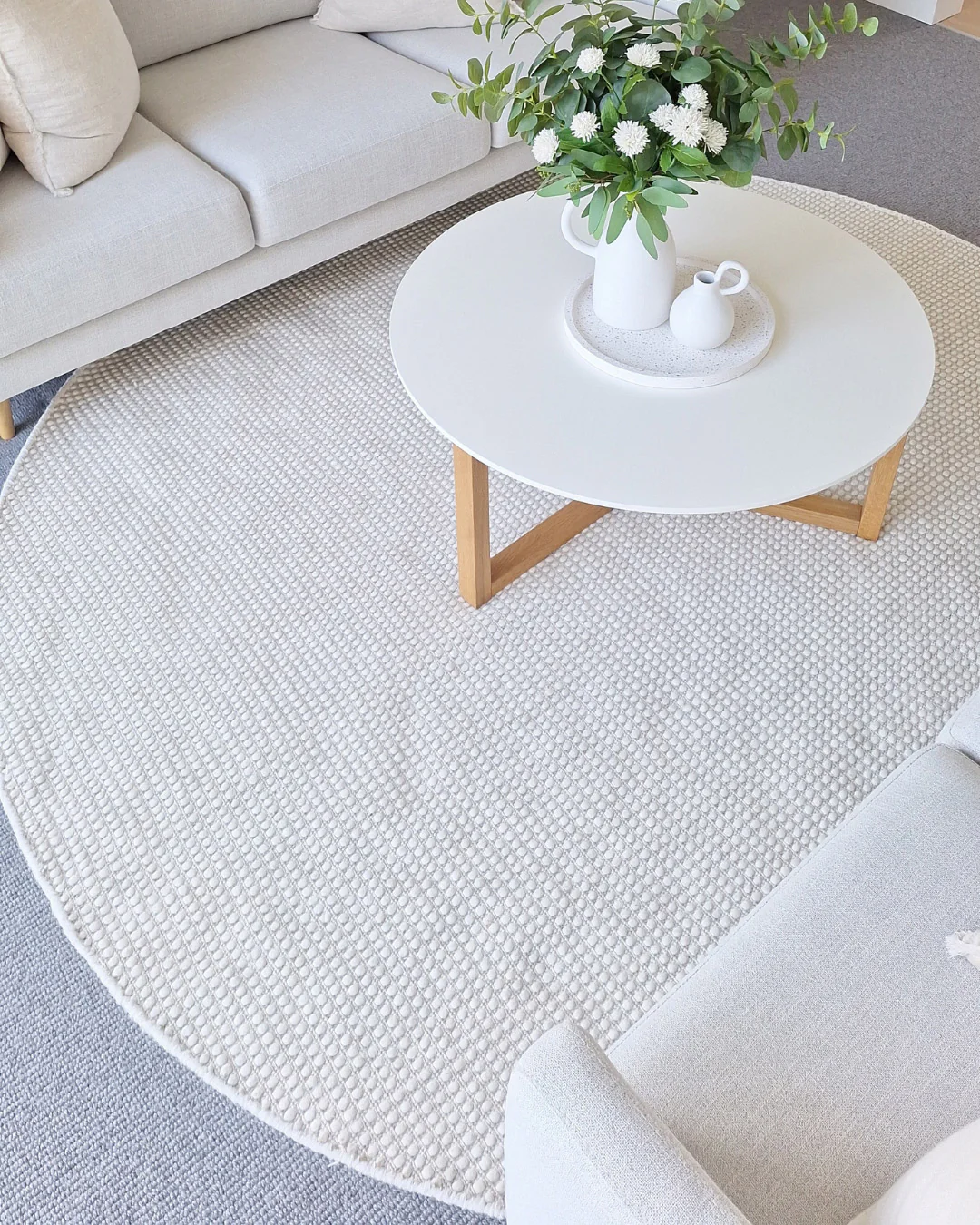 Larvic Ivory Chunky Wool Round Rug - Image 2