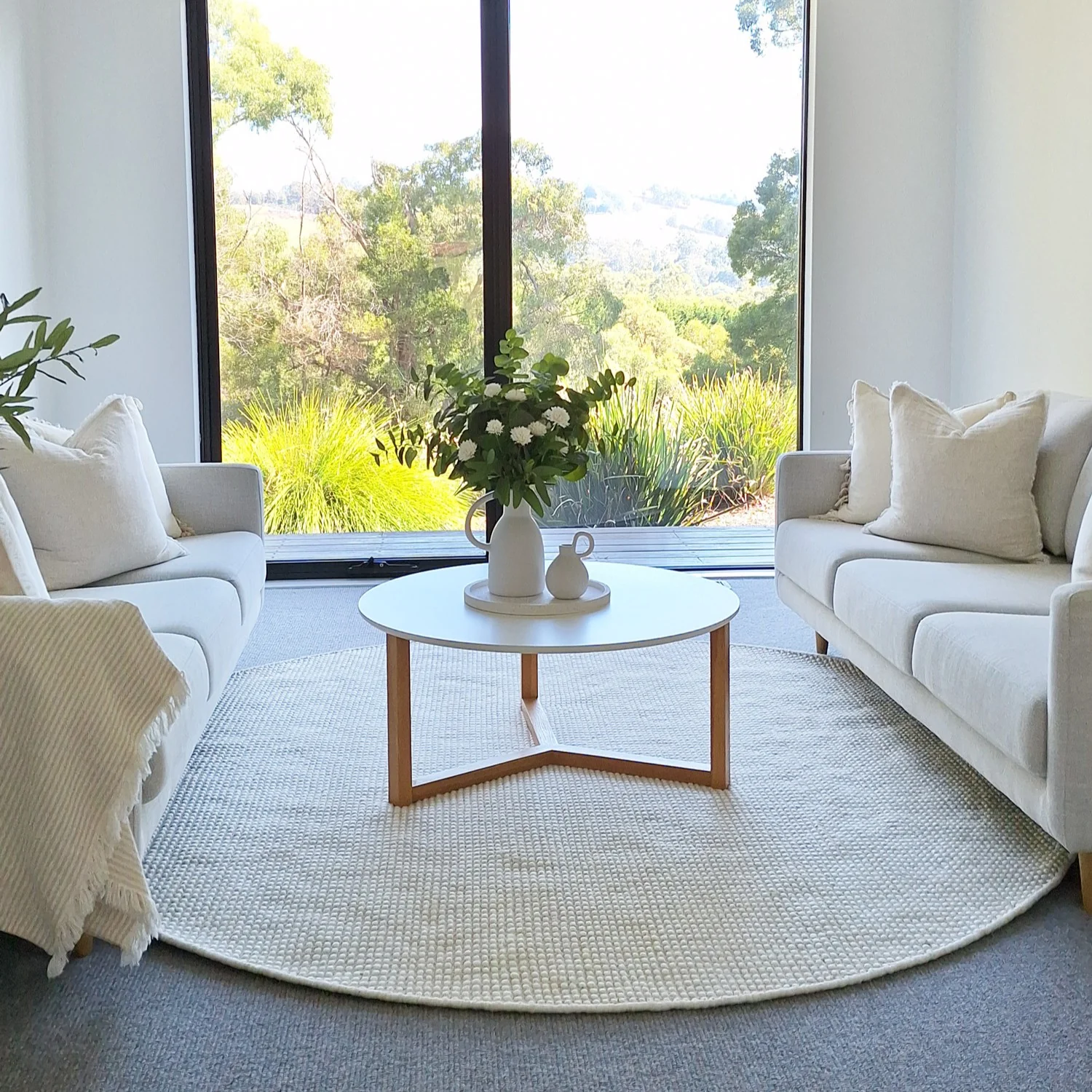 Larvic Ivory Chunky Wool Round Rug - Image 3