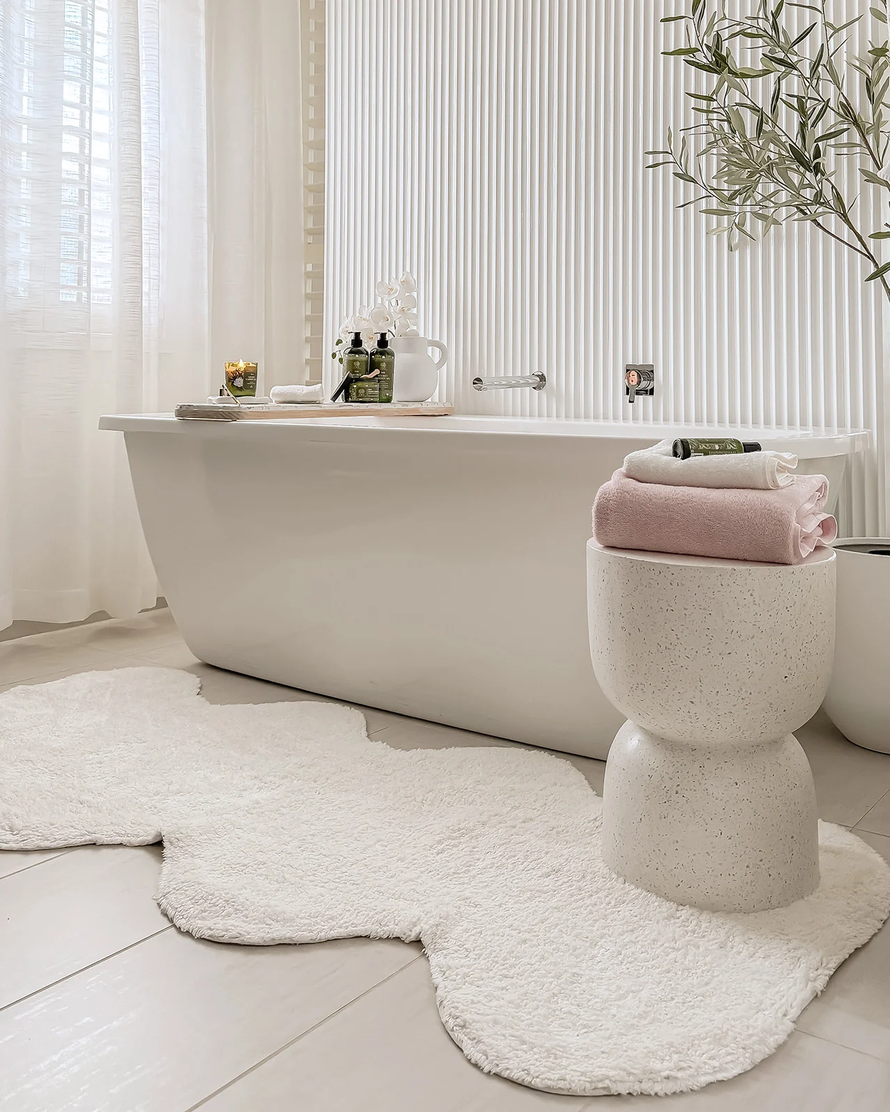 Lianna Cream Scallop Washable Bath Mat - Image 2