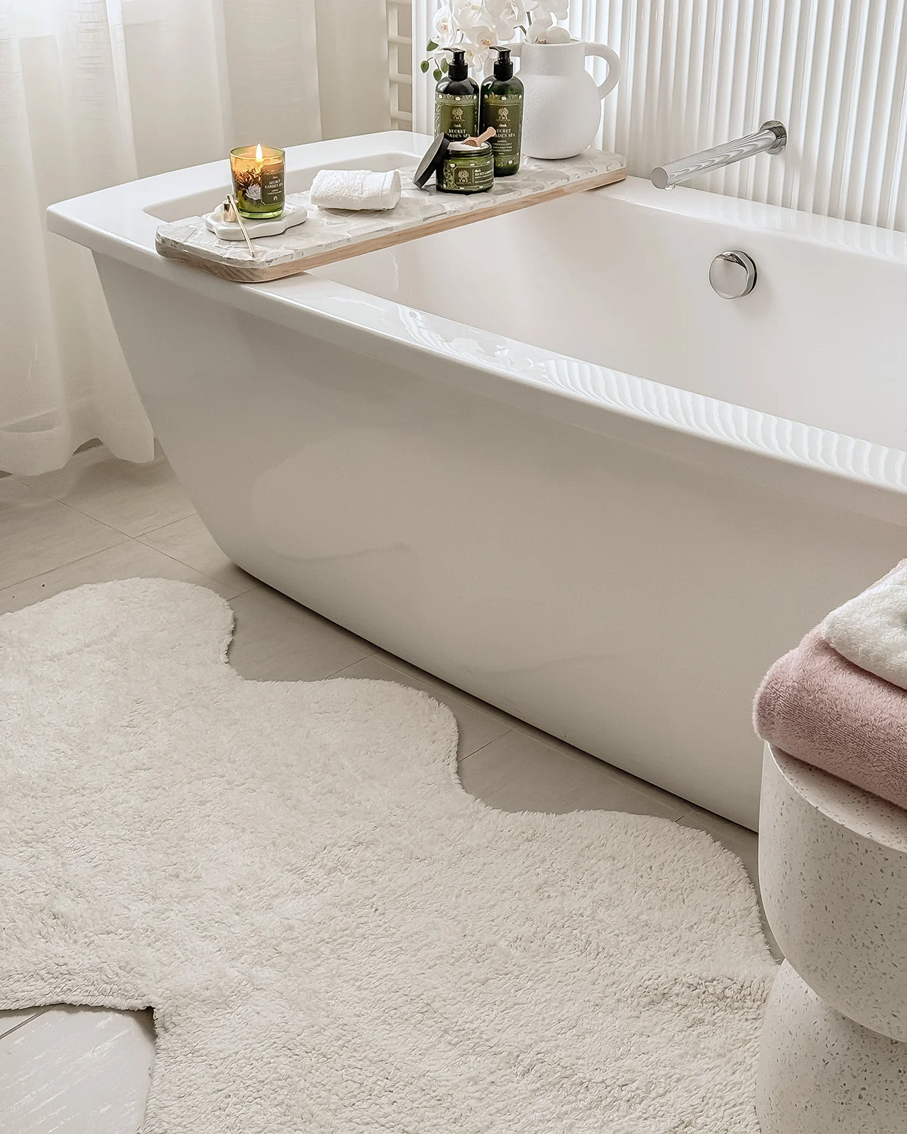 Lianna Cream Scallop Washable Bath Mat - Image 3