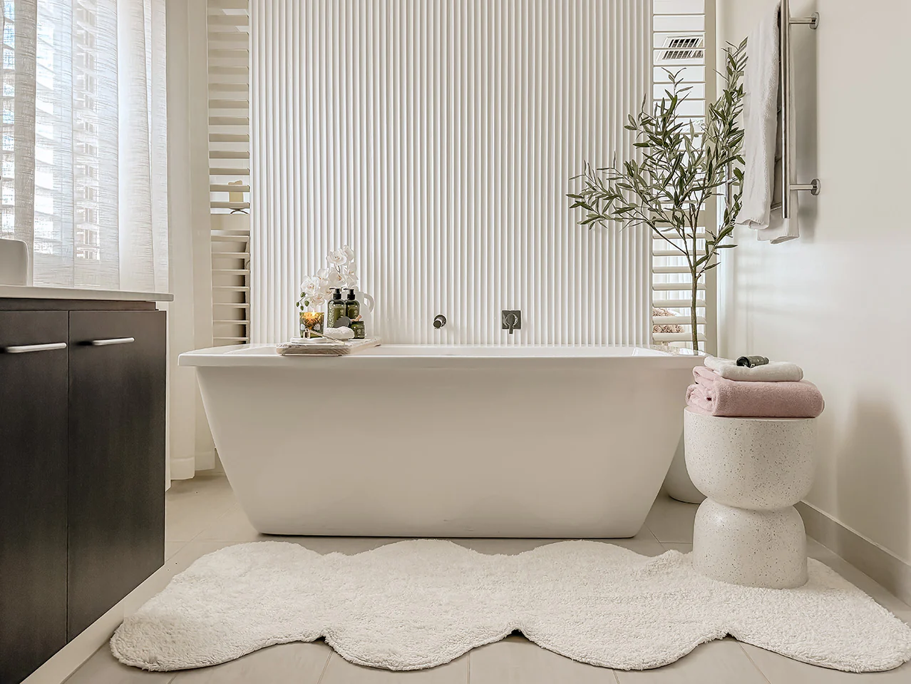 Lianna Cream Scallop Washable Bath Mat - Image 4