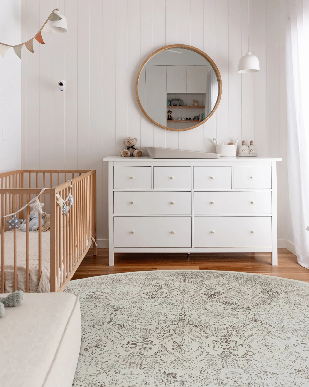 Madison Ivory And Grey Traditional Distressed Round Rug - Image 3