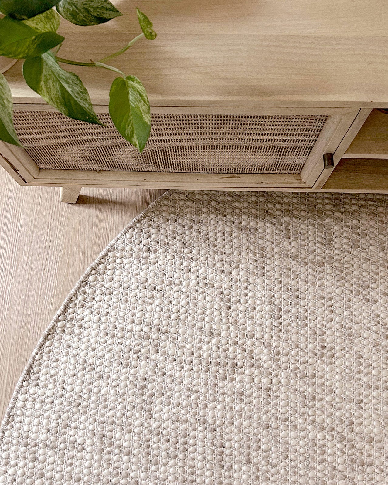 Mallory Marbled Cream and Grey Chunky Wool Round Rug - Image 2