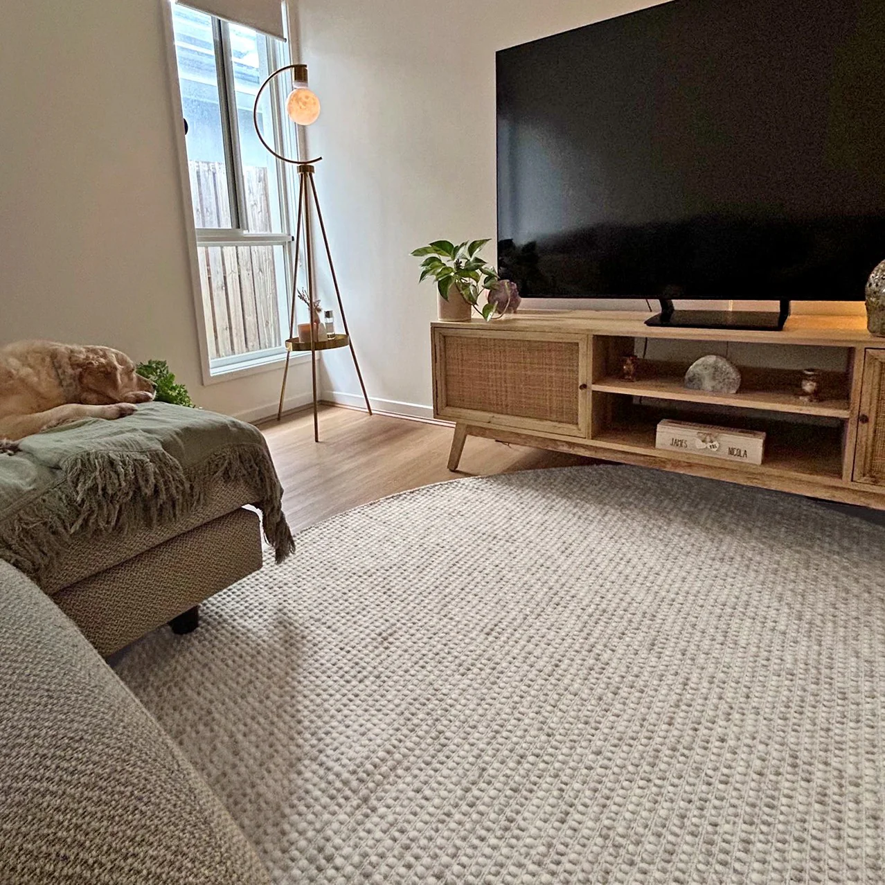 Mallory Marbled Cream and Grey Chunky Wool Round Rug - Image 3