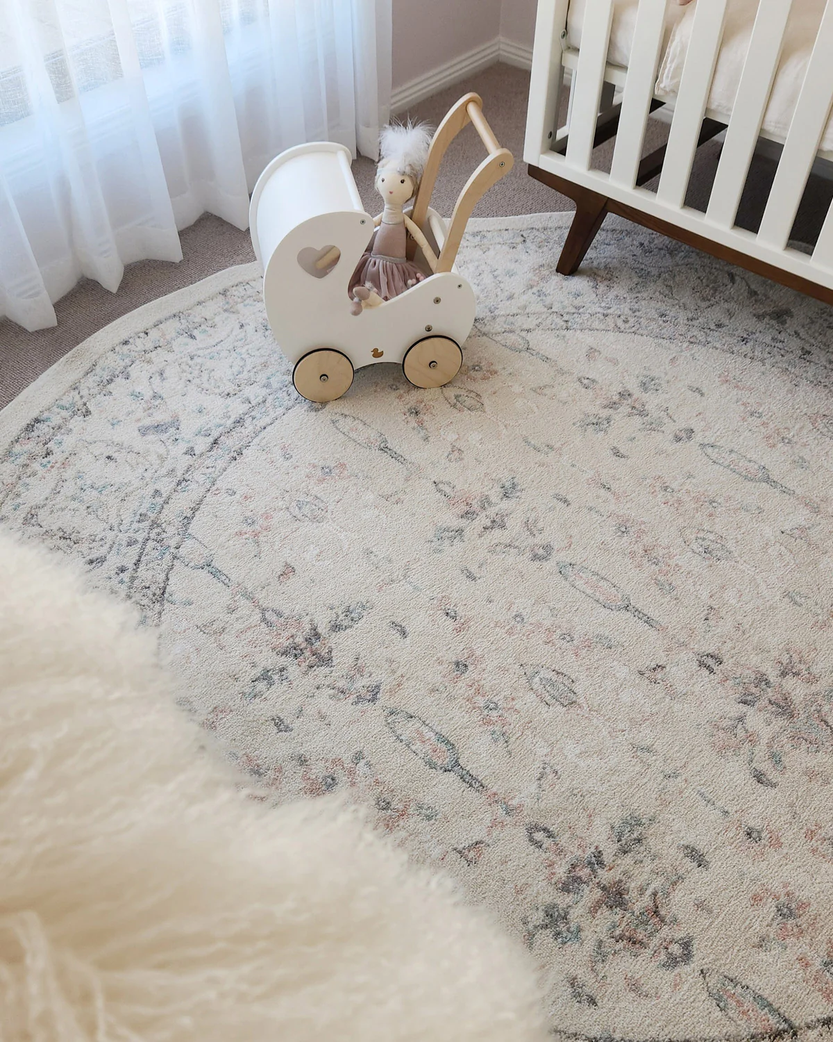 Maplewood Cream and Pink Traditional Round Rug - Image 4