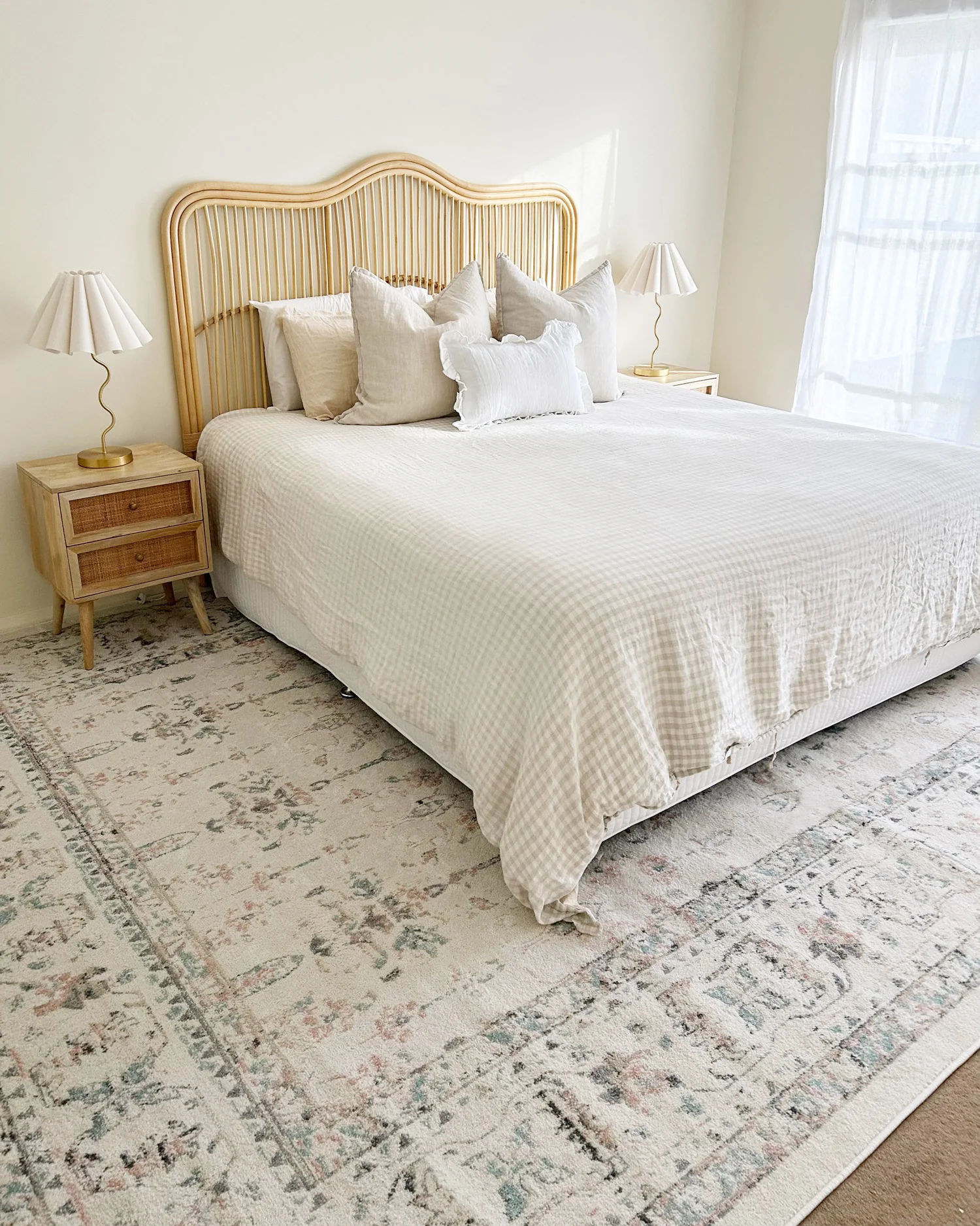 Maplewood Cream and Pink Traditional Rug - Image 2