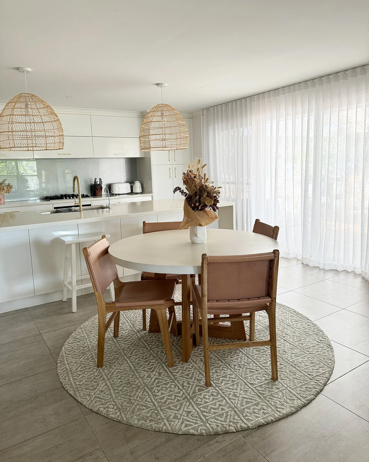 Melia Grey and Ivory Tribal Textured Round Rug - Image 5