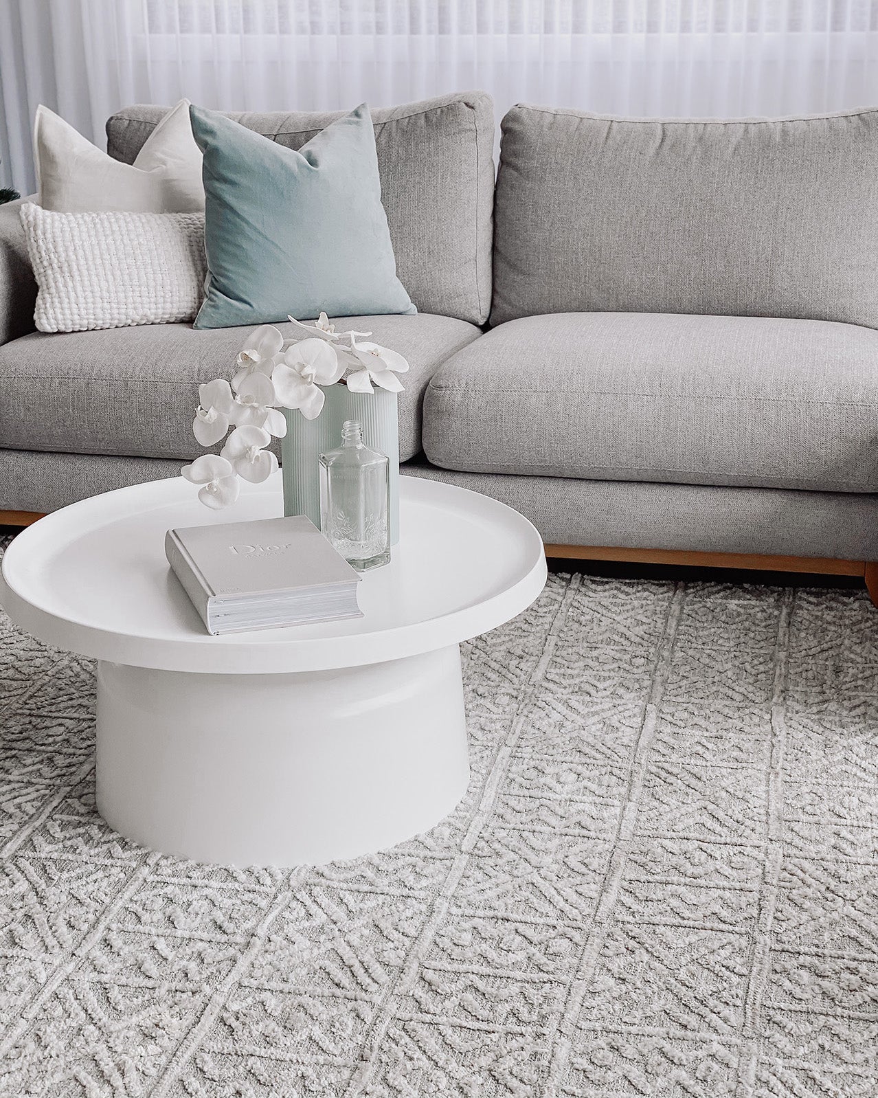 Melia Grey and Ivory Tribal Textured Rug - Image 5