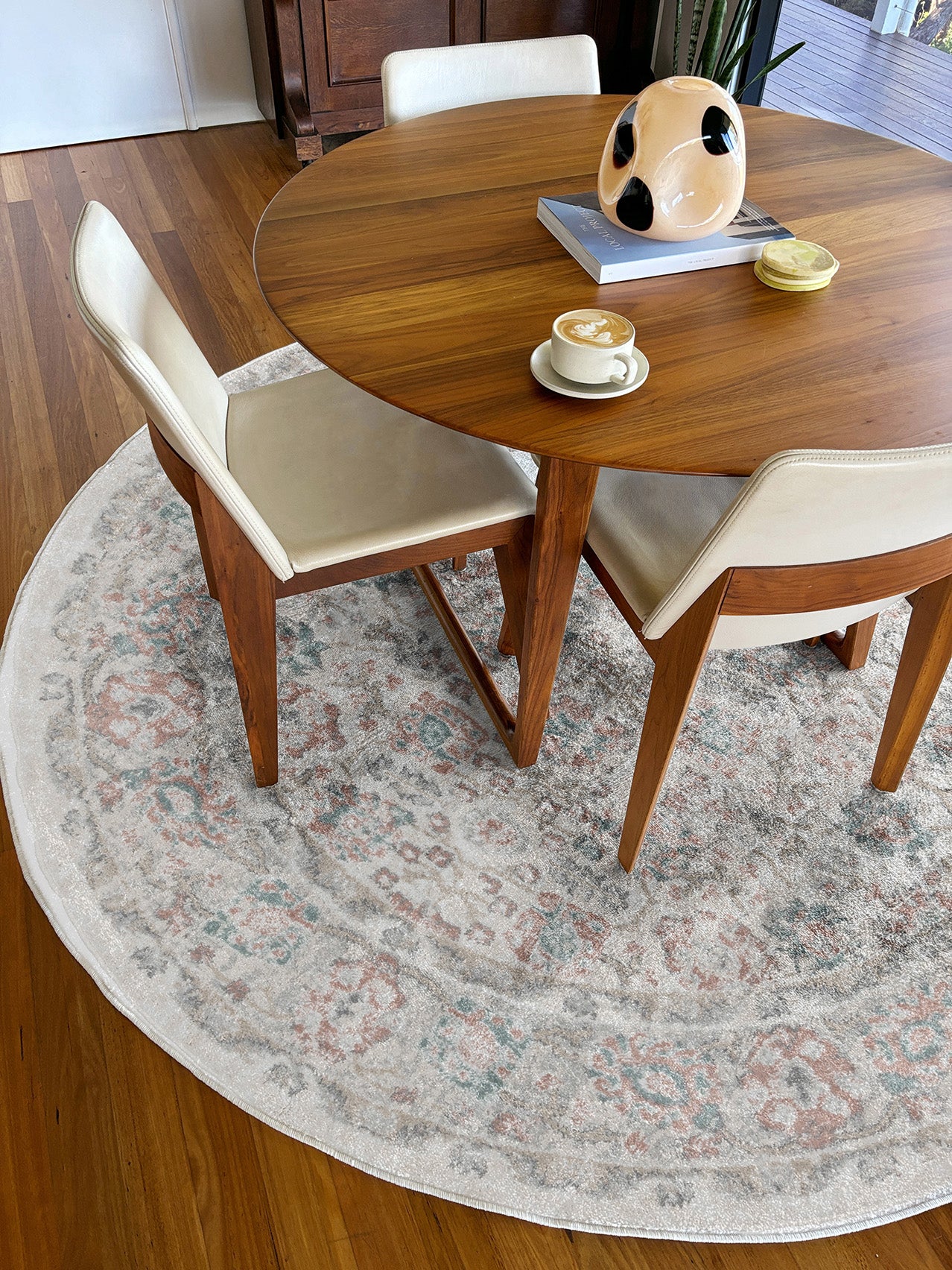 Melrose Cream and Pink Traditional Round Rug - Image 2