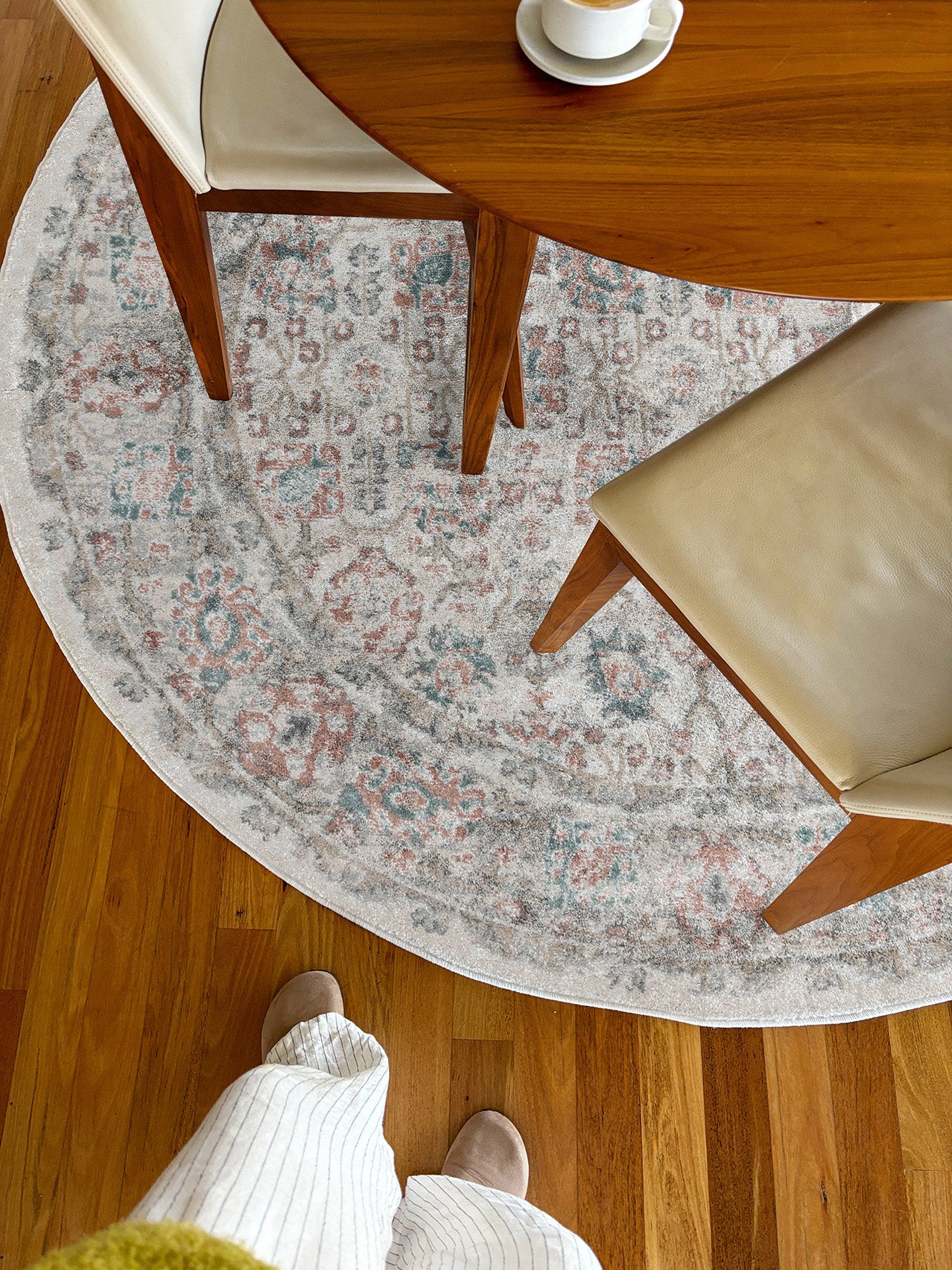 Melrose Cream and Pink Traditional Round Rug - Image 3