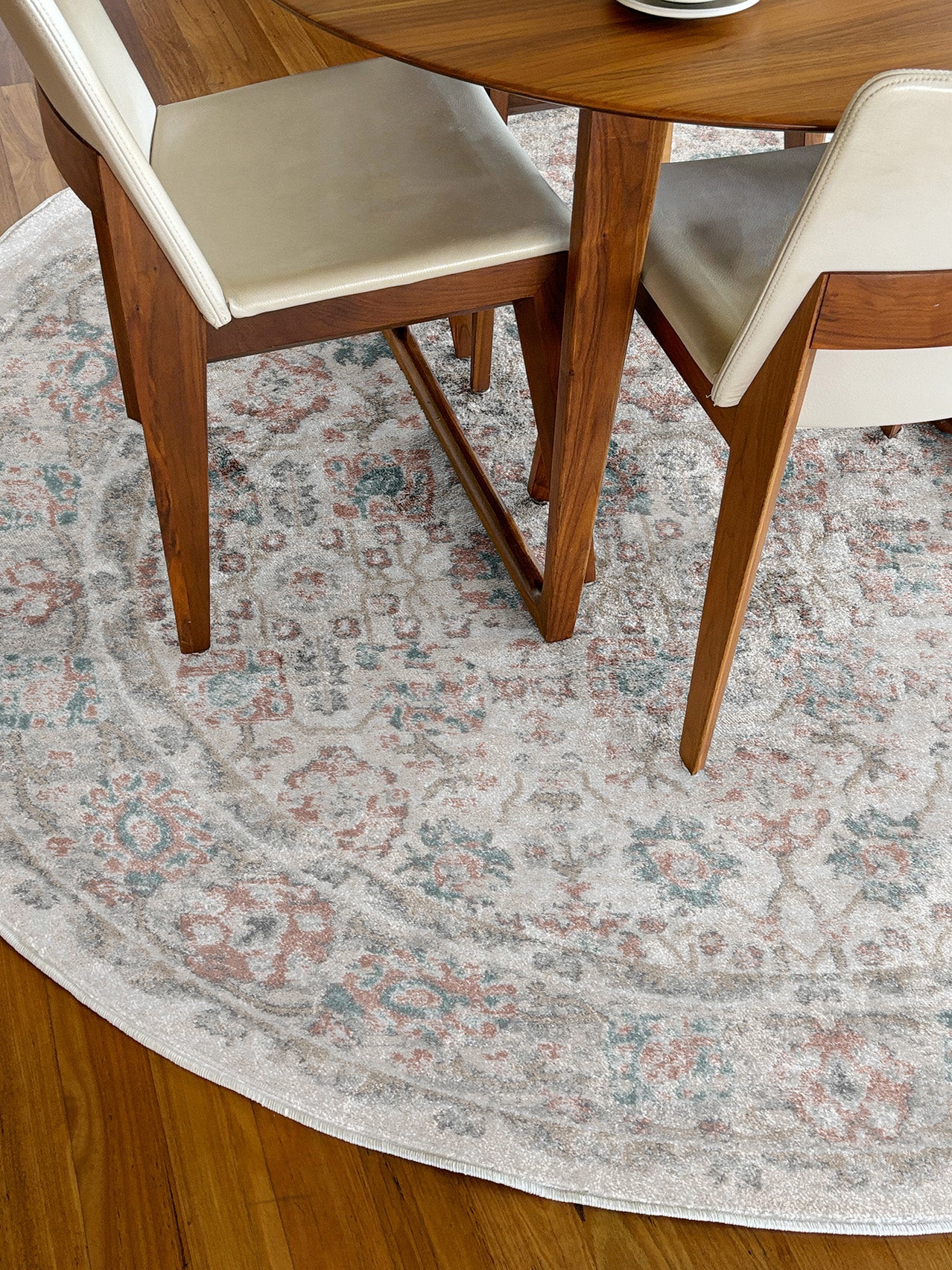 Melrose Cream and Pink Traditional Round Rug - Image 4