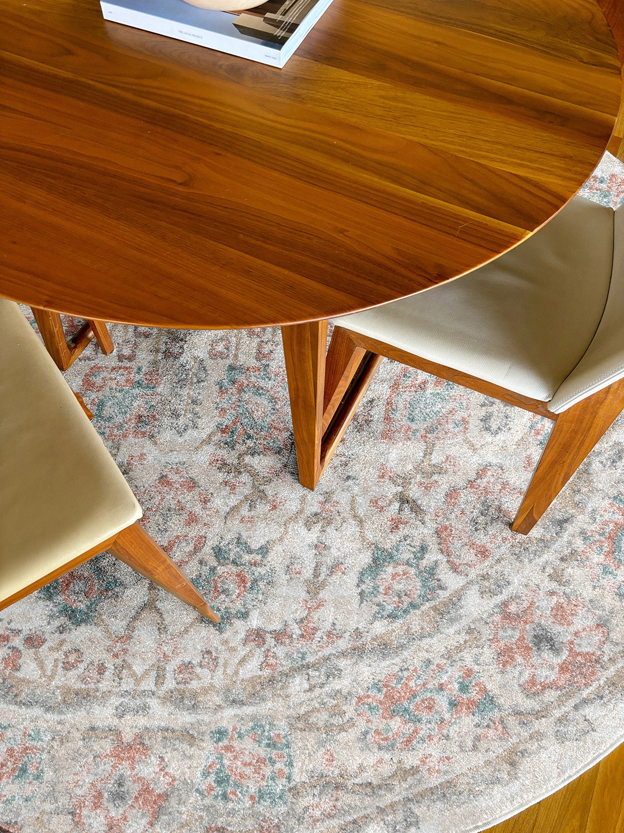 Melrose Cream and Pink Traditional Round Rug - Image 5