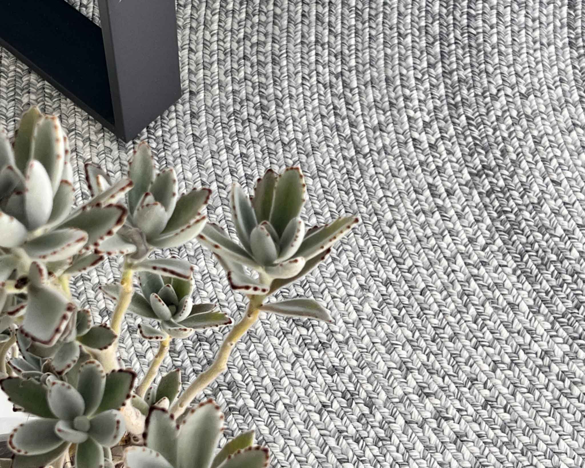 Mika Grey Braided Flatweave Indoor Outdoor Round Rug - Image 4