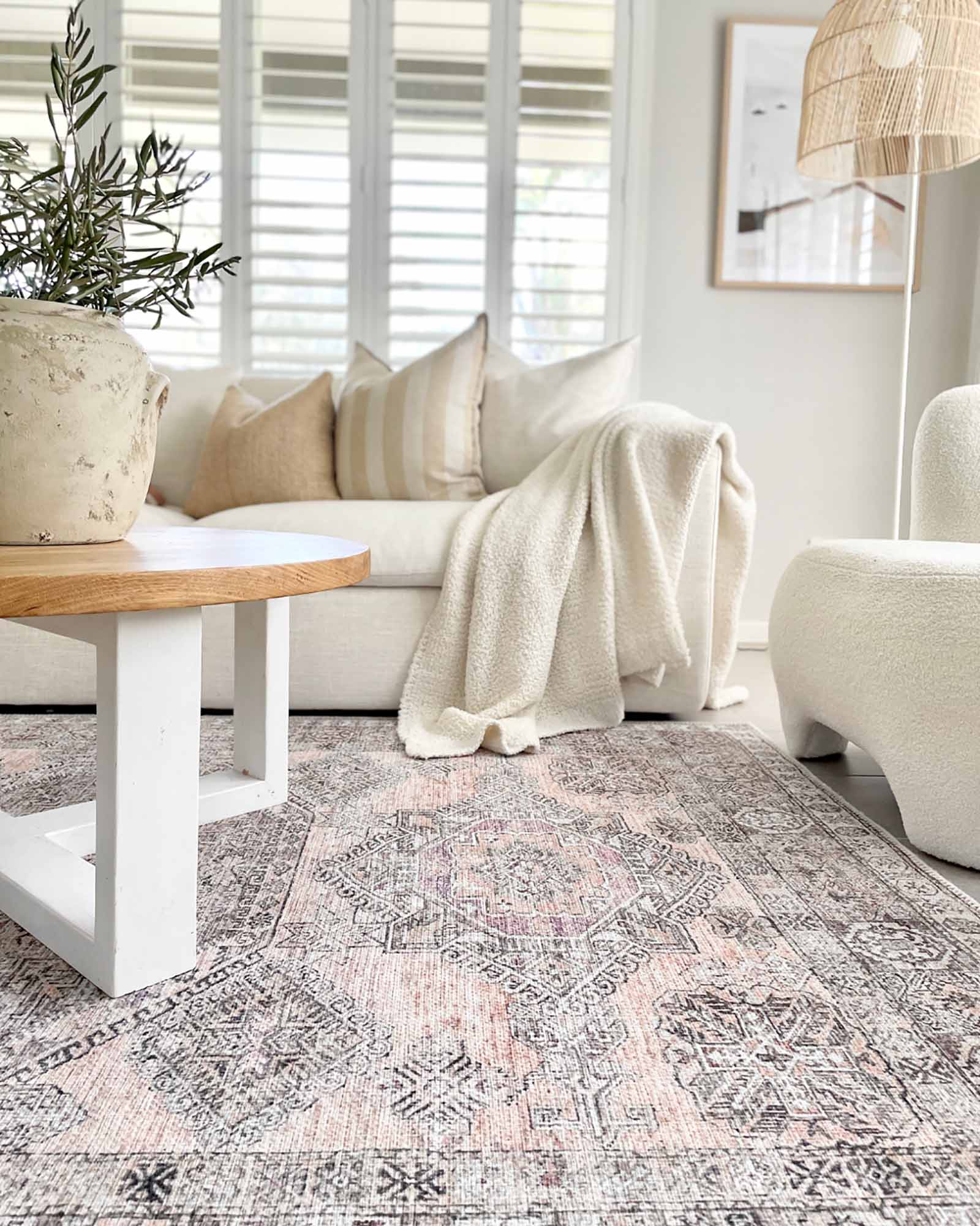 Mindi Grey and Pink Traditional Distressed Washable Rug - Image 2