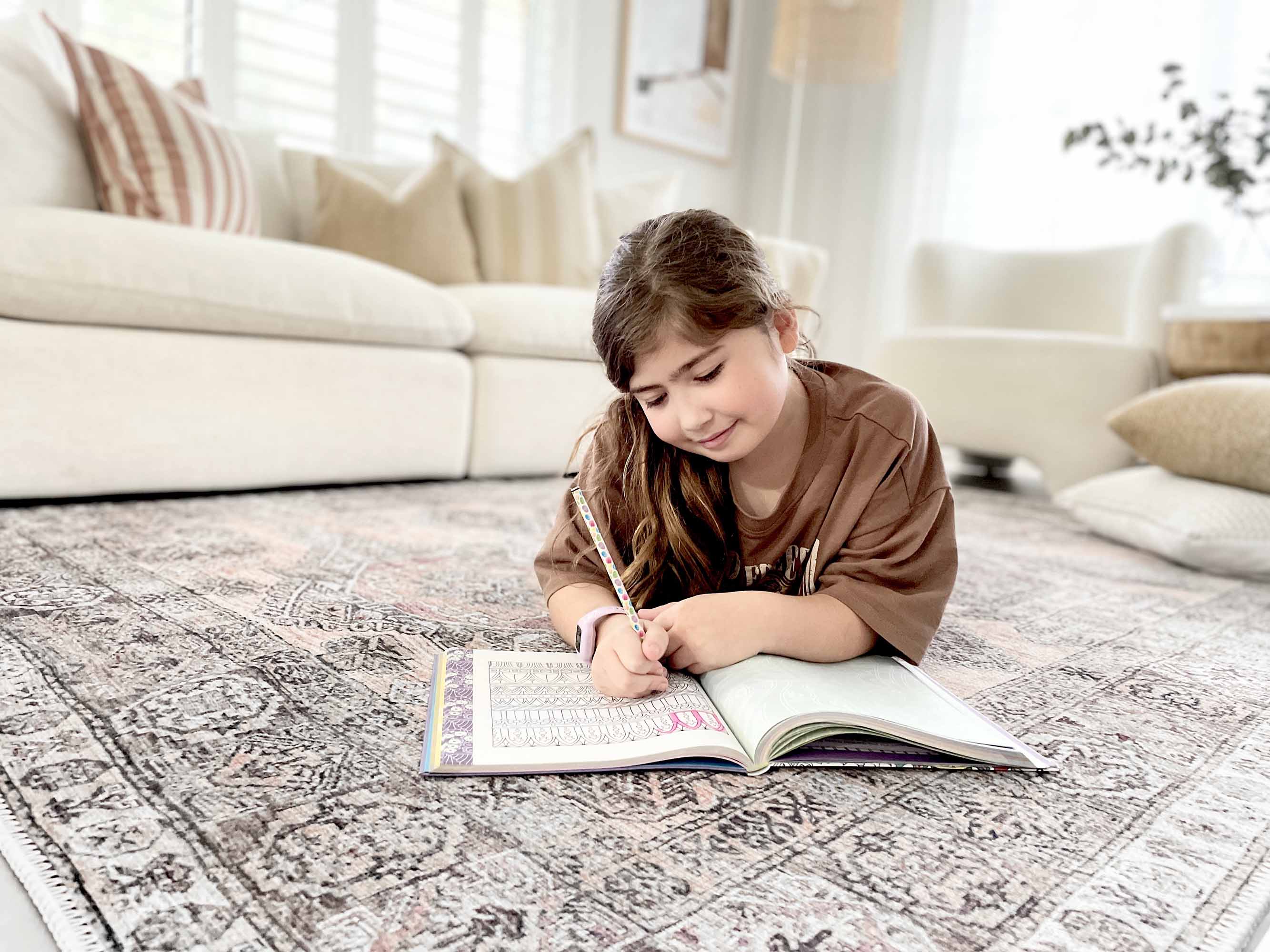 Mindi Grey and Pink Traditional Distressed Washable Rug - Image 5
