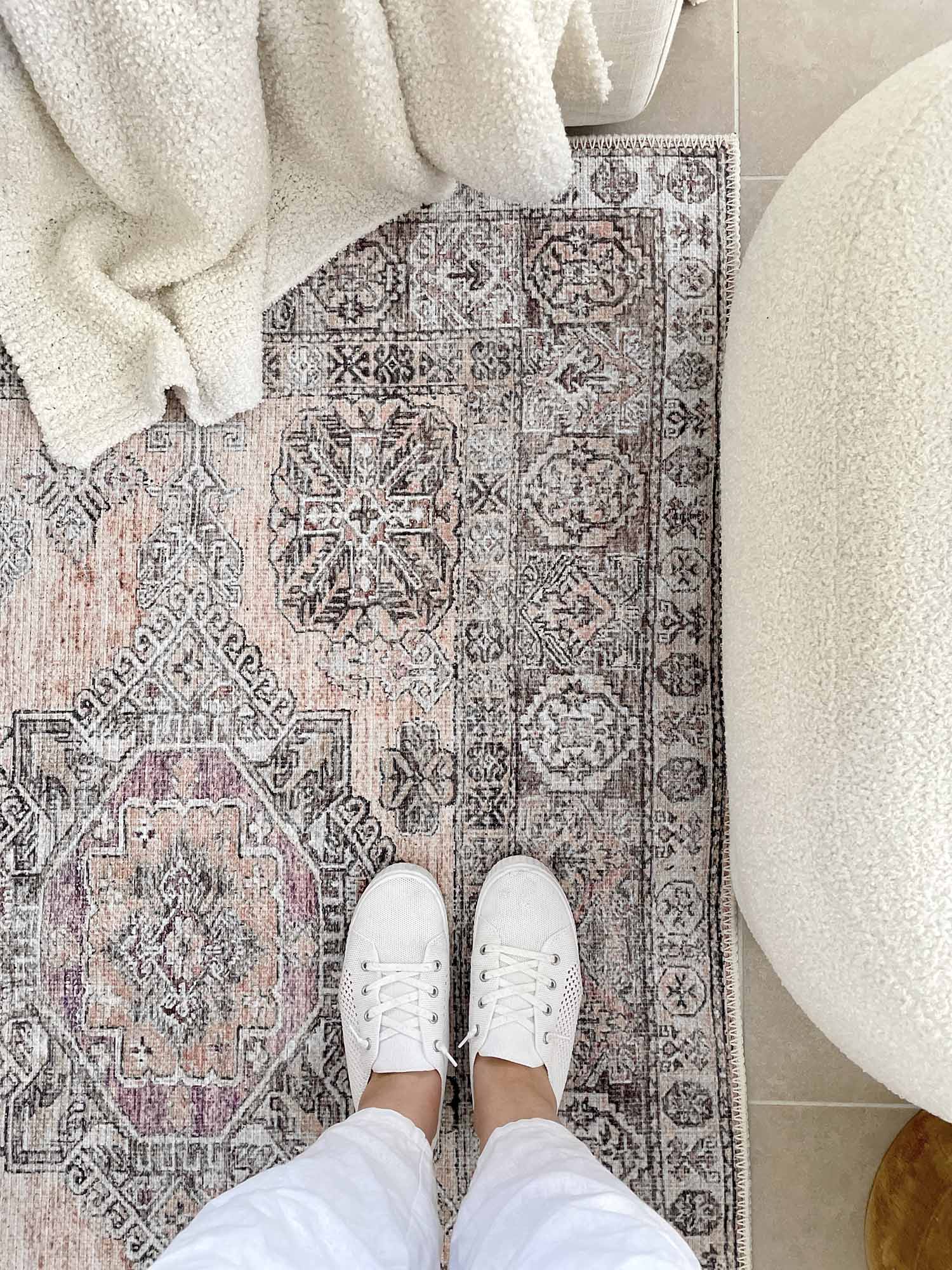 Mindi Grey and Pink Traditional Distressed Washable Rug - Image 8