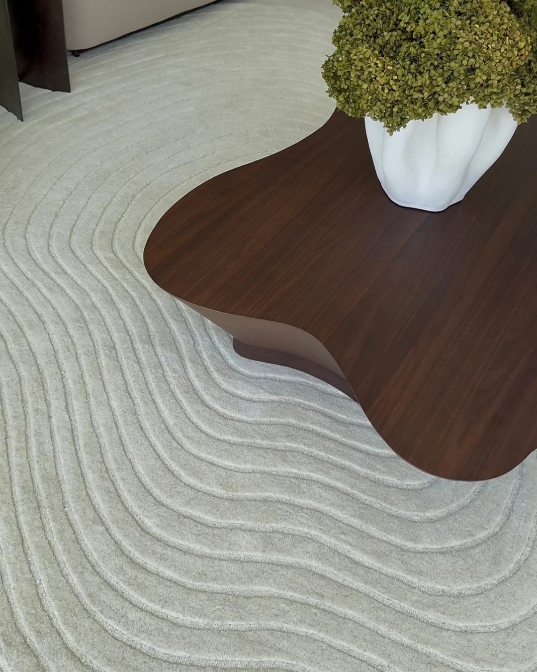 Nafiya Cream Modern Hand-Tufted Wool Rug - Image 5
