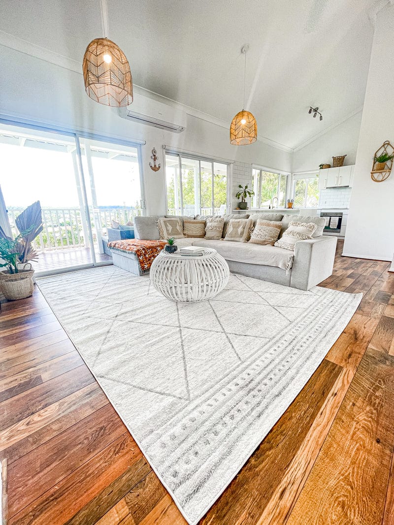 Naroa Grey and Ivory Diamond Tribal Rug - Image 4