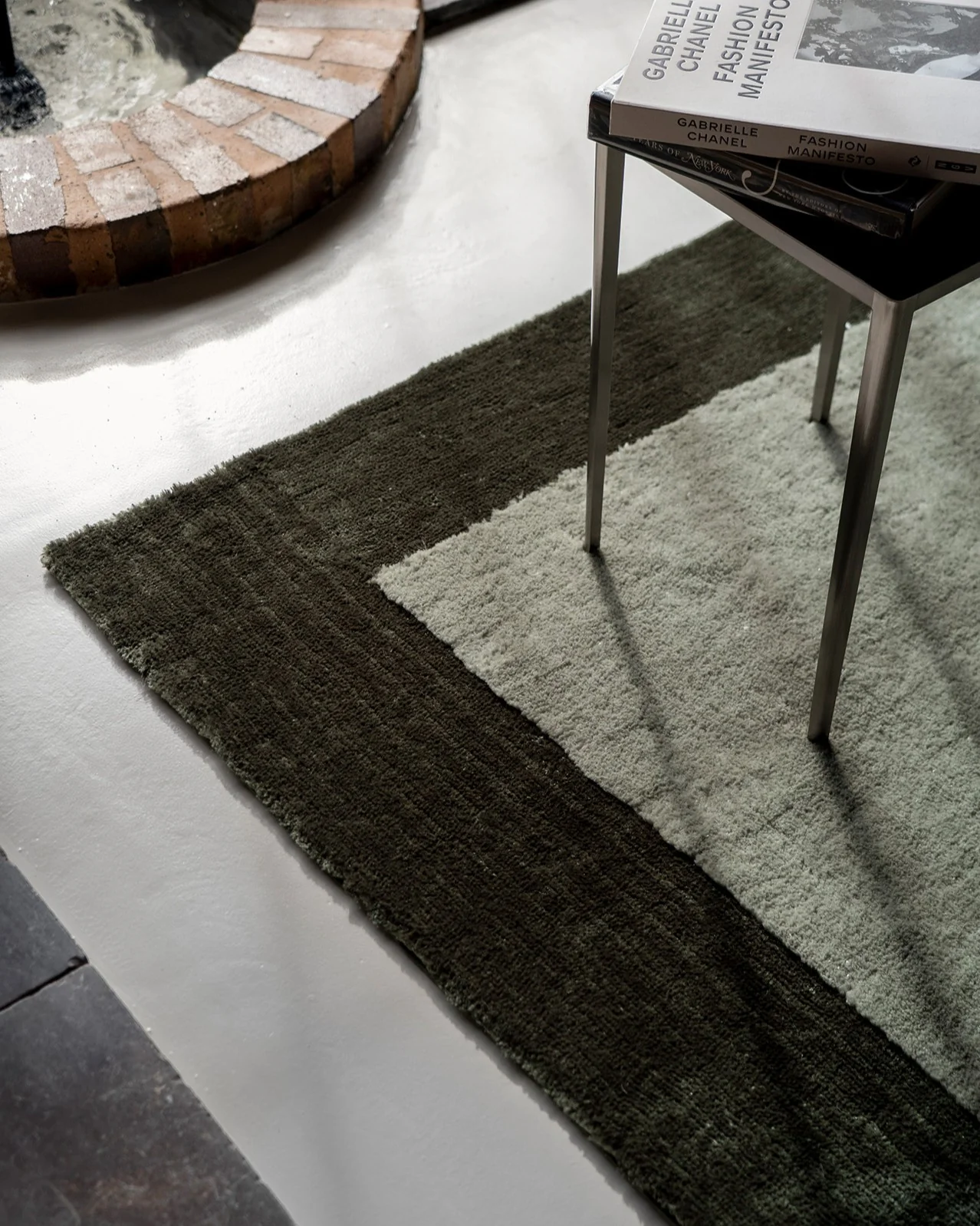 Nuria Dark Green Bordered Shag Rug - Image 4