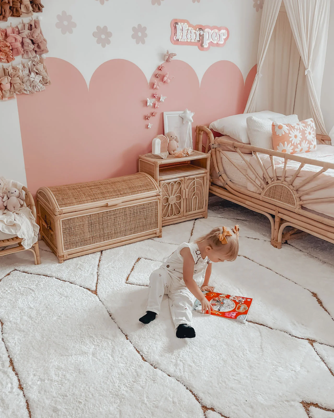 Nyla Cream and Gold Tribal Shag Rug - Image 4
