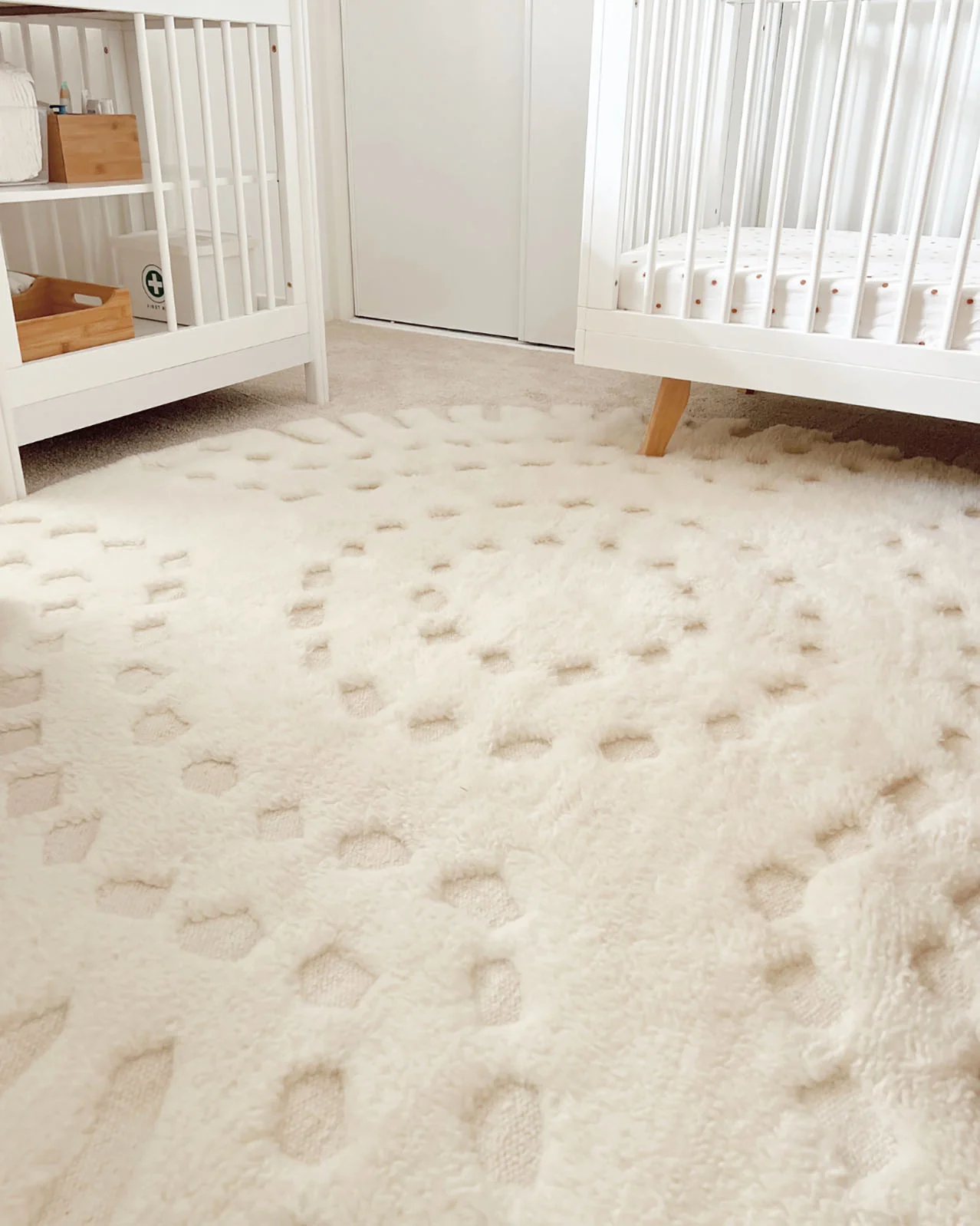 Omega Ivory Abstract Tribal Round Rug - Image 5