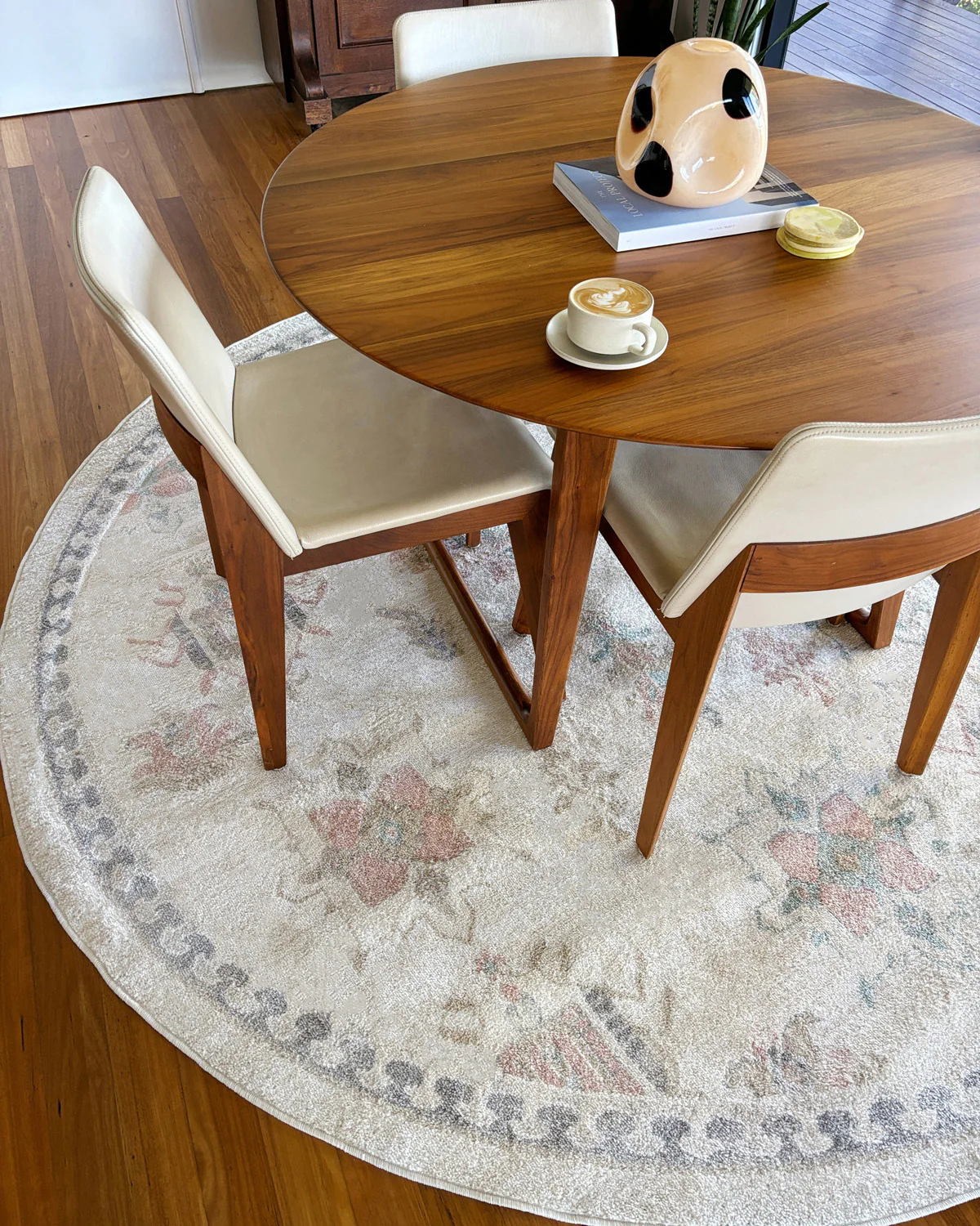Pebblebrook Cream and Pink Traditional Round Rug - Image 2