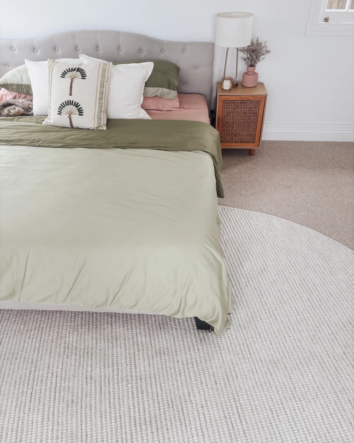 Pella Cream and Grey Textured Flatweave Round Rug - Image 4