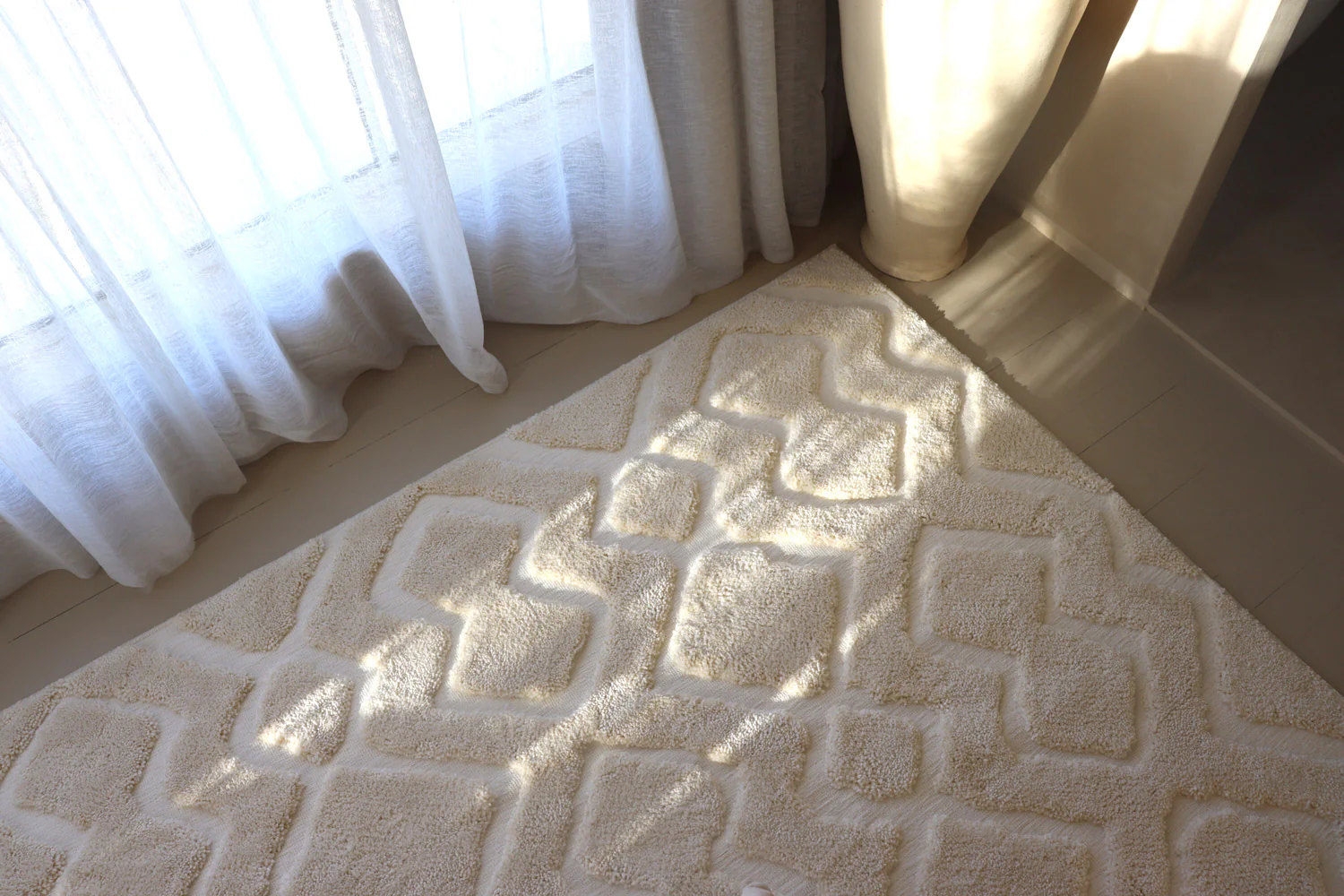 Petra Ivory Diamond Rug - Image 4
