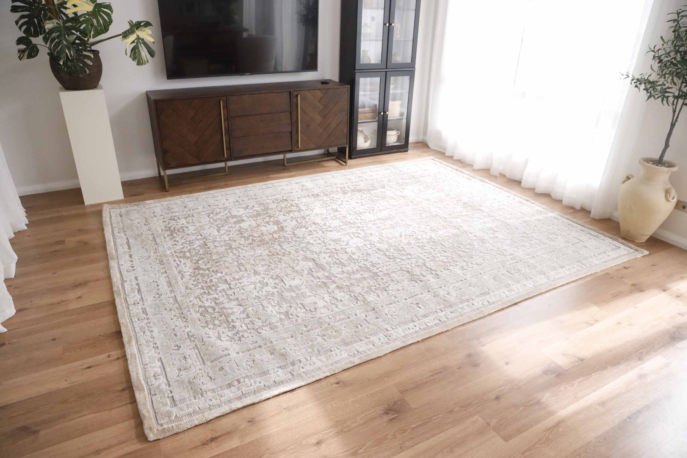 Piya Brown and Grey Traditional Distressed Rug - Image 3