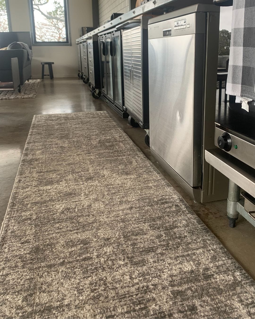 Raina Charcoal Grey And Ivory Traditional Distressed Runner Rug - Image 2
