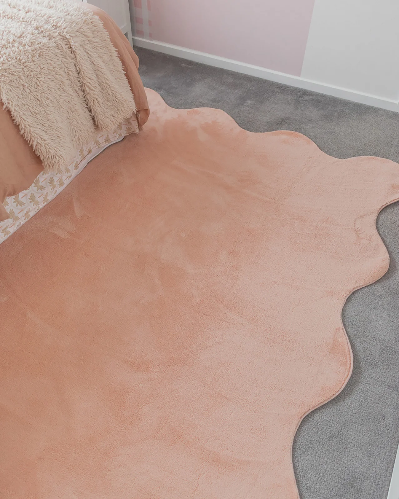 Robyn Peach Pink Scallop Washable Rug - Image 9