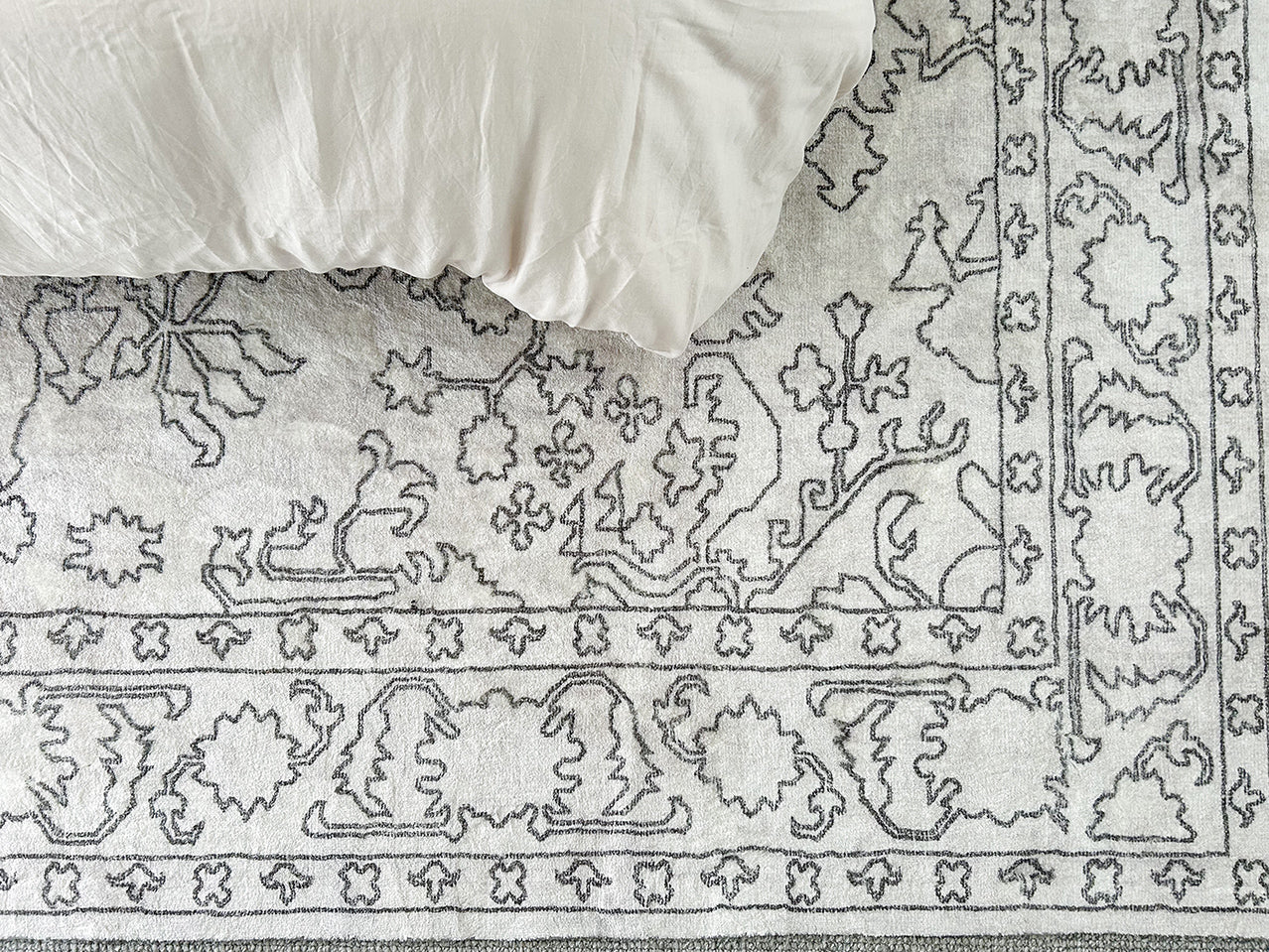Rosalie Grey Cream Traditional Distressed Washable Rug - Image 16