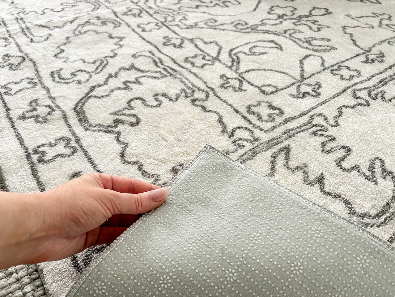 Rosalie Grey Cream Traditional Distressed Washable Rug - Image 7