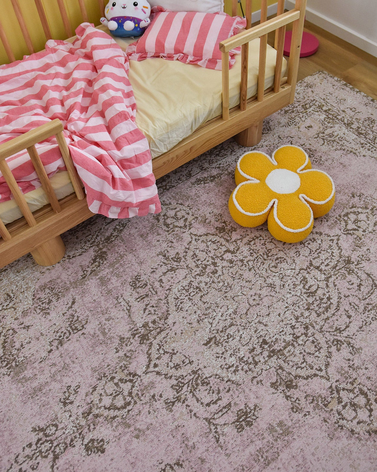 Sahara Turkish Style Pink Distressed Medallion Rug - Image 3