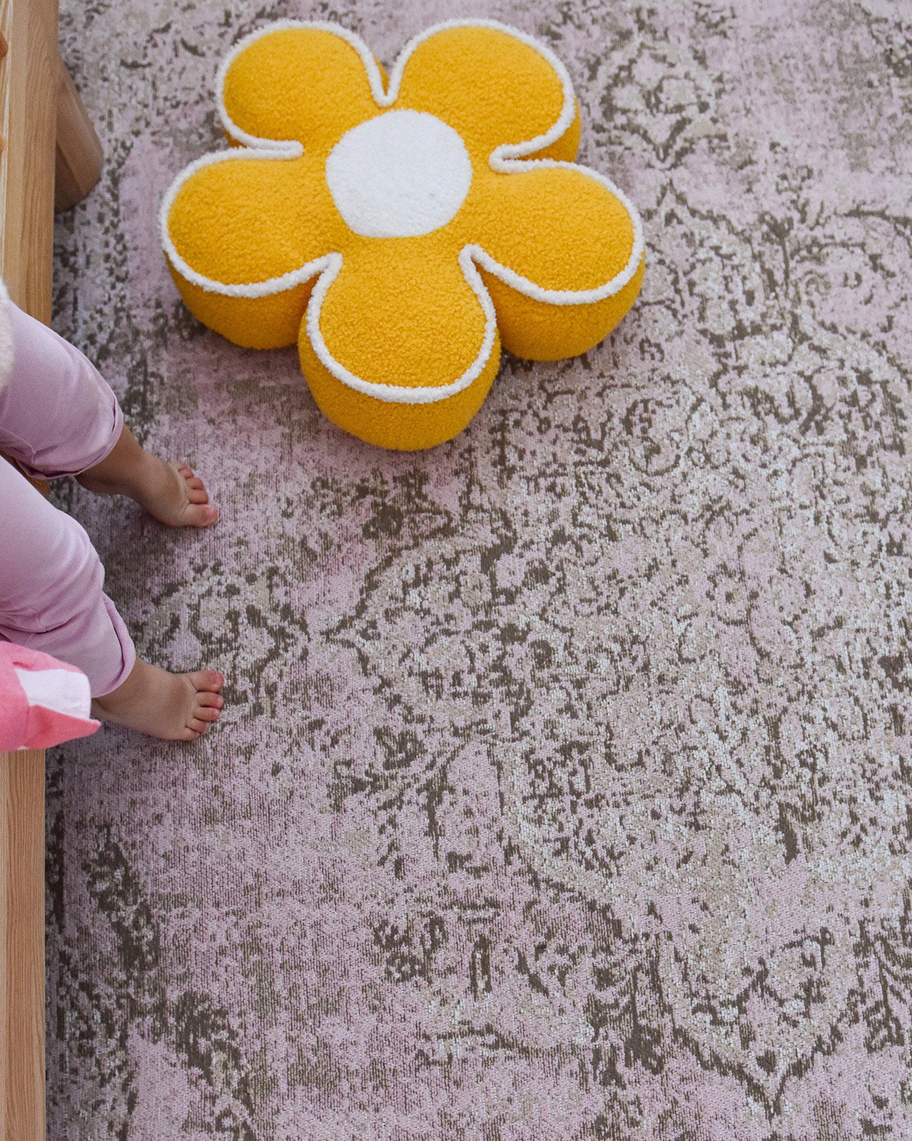 Sahara Turkish Style Pink Distressed Medallion Rug - Image 4