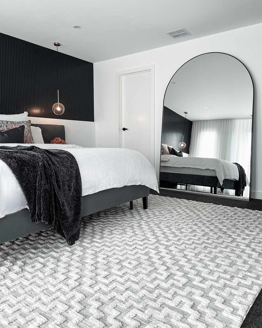 Sarita Ivory and Grey Geometric Textured Rug - Image 4