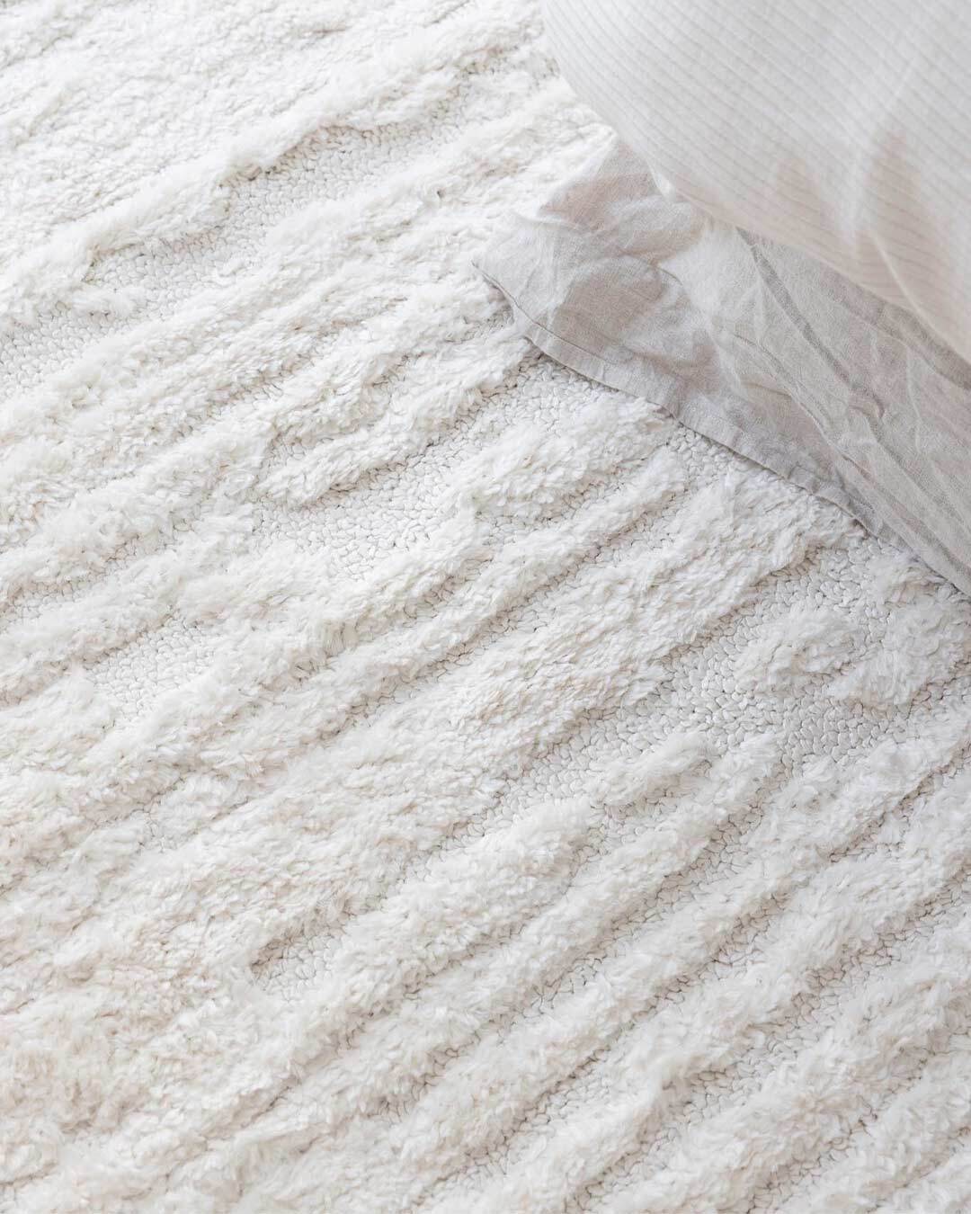 Serena Ivory Cream Textured Tassel Rug - Image 10