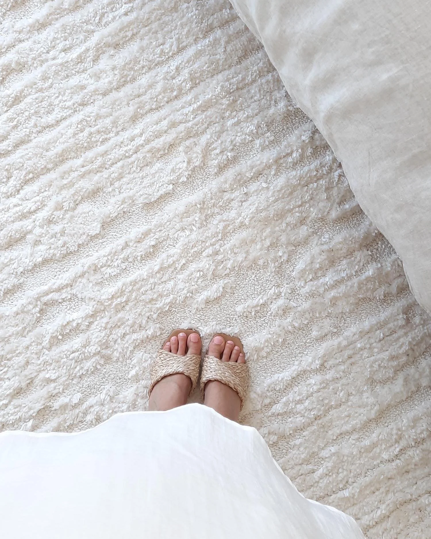 Serena Ivory Cream Textured Tassel Rug - Image 5
