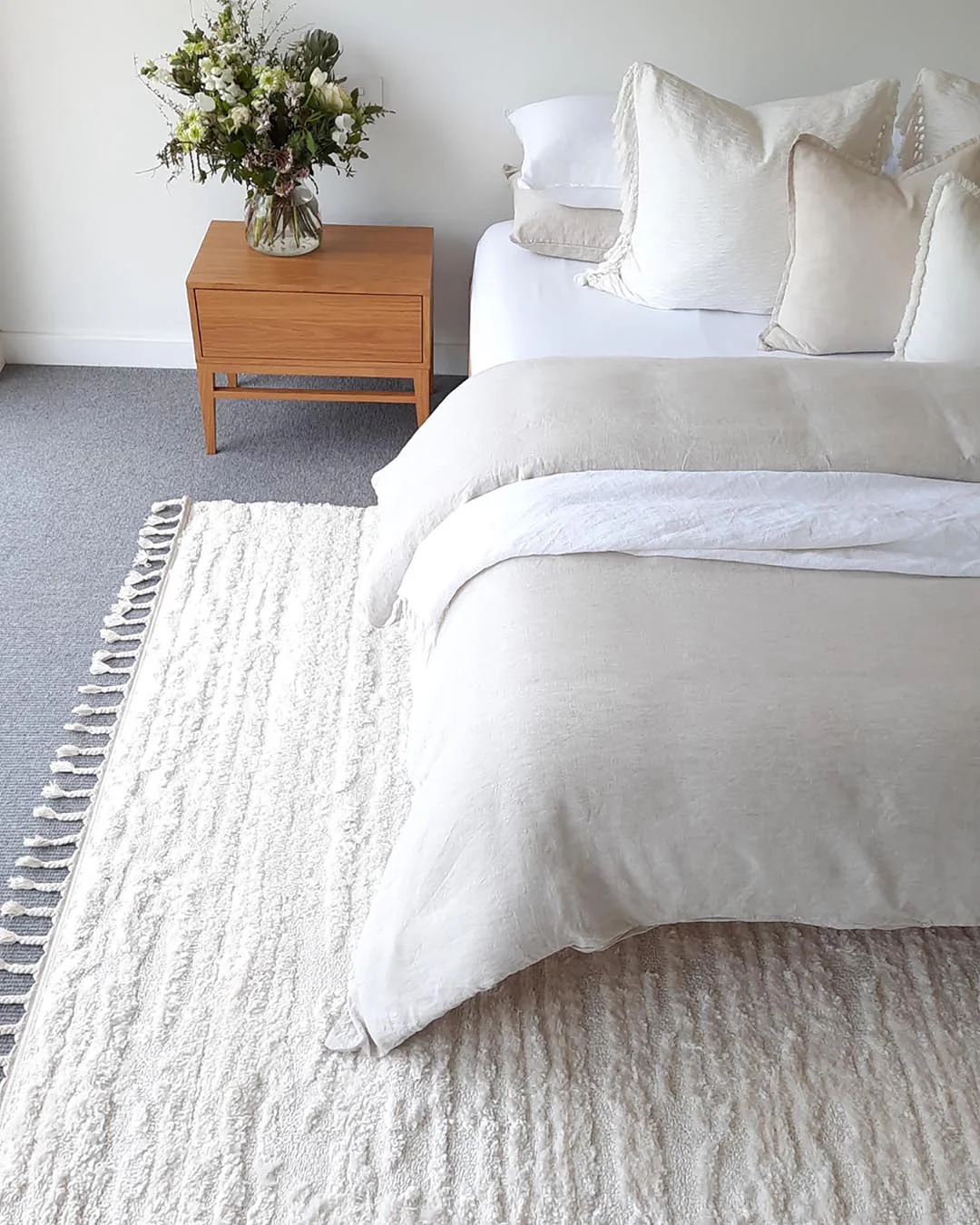 Serena Ivory Cream Textured Tassel Rug - Image 6