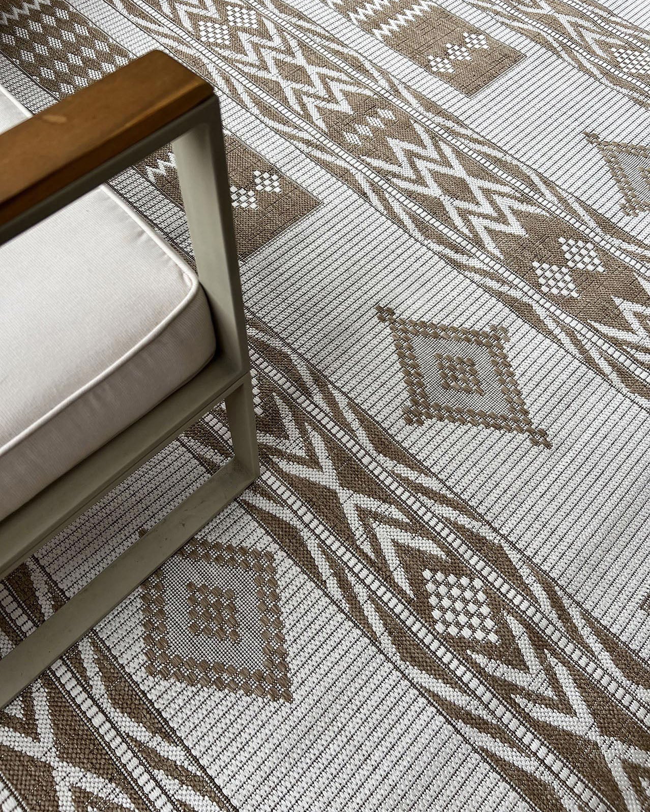 Sitaah Brown and Ivory Tribal Flatweave Indoor Outdoor Rug - Image 10