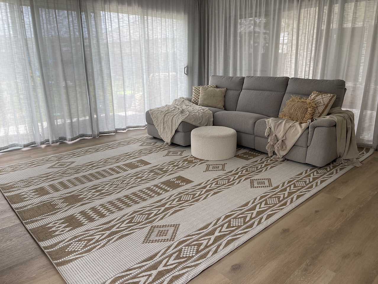 Sitaah Brown and Ivory Tribal Flatweave Indoor Outdoor Rug - Image 7