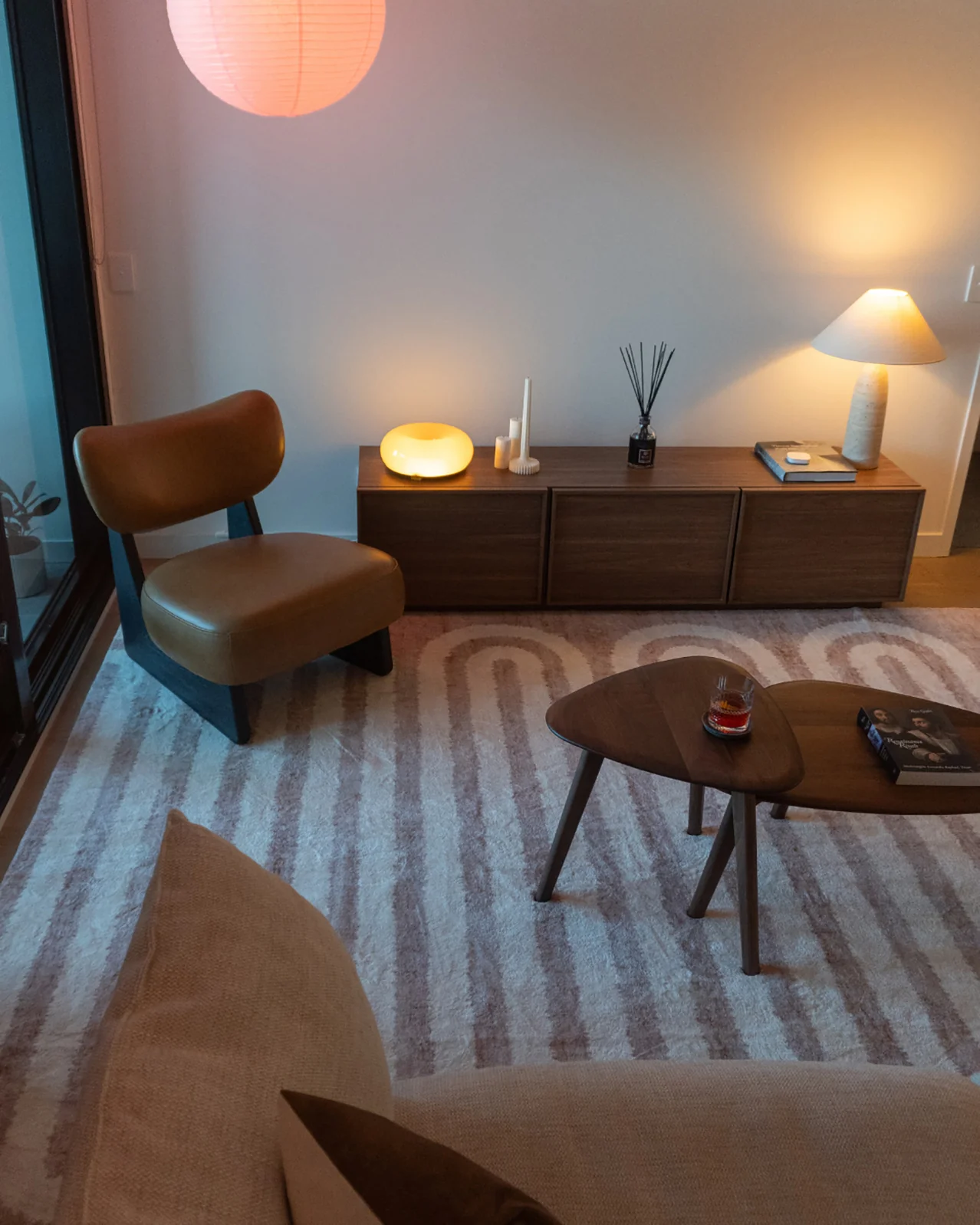 Sloan Beige Curve Pattern Washable Rug - Image 2
