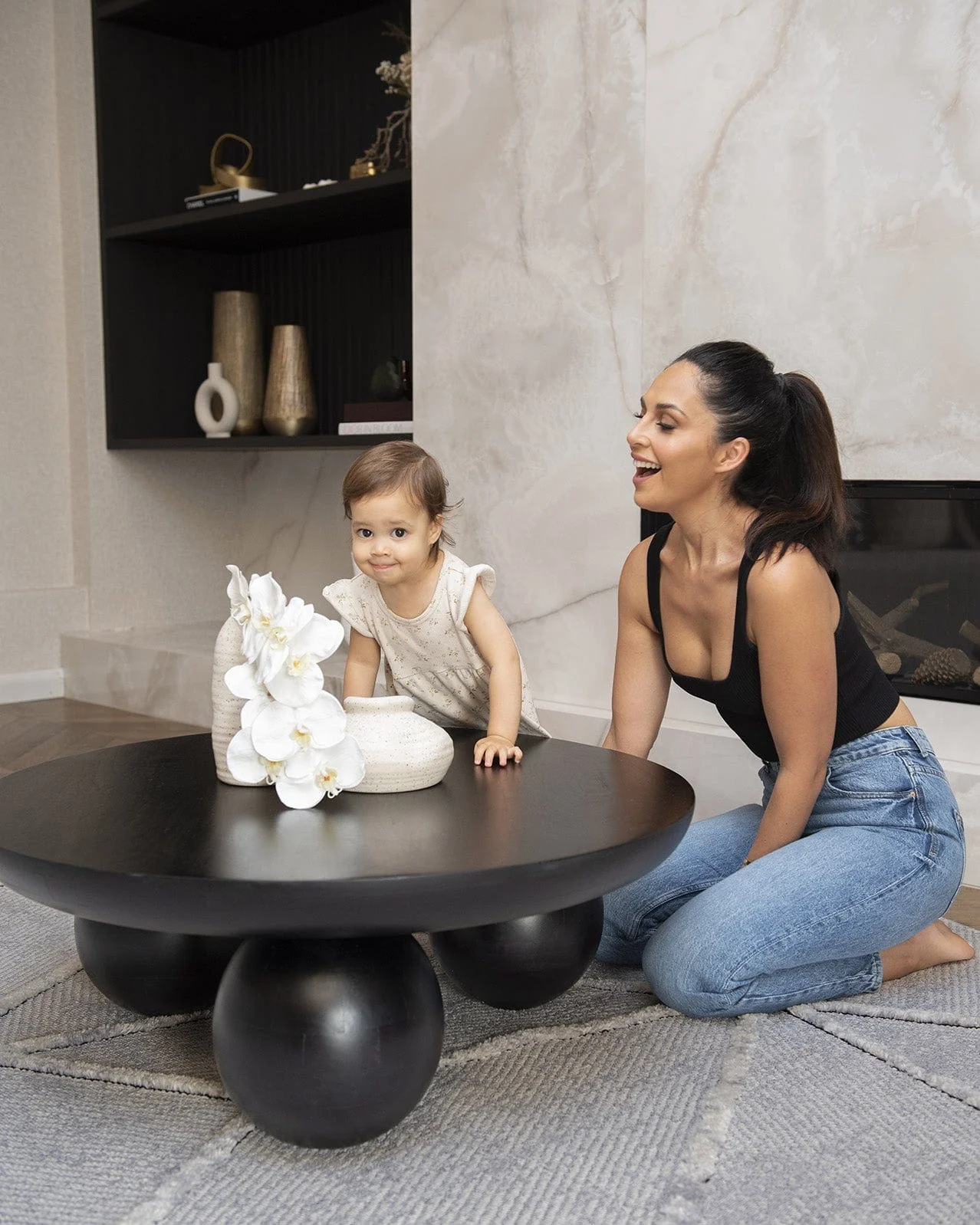 Soraya Grey Abstract Textured Round Rug - Image 3