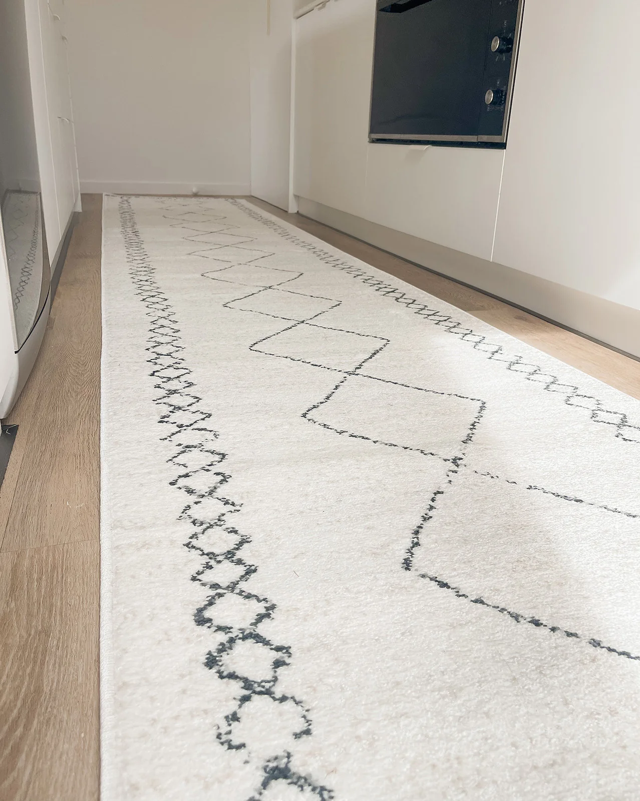 Tamira Grey and Ivory Diamond Tribal Runner Rug - Image 6