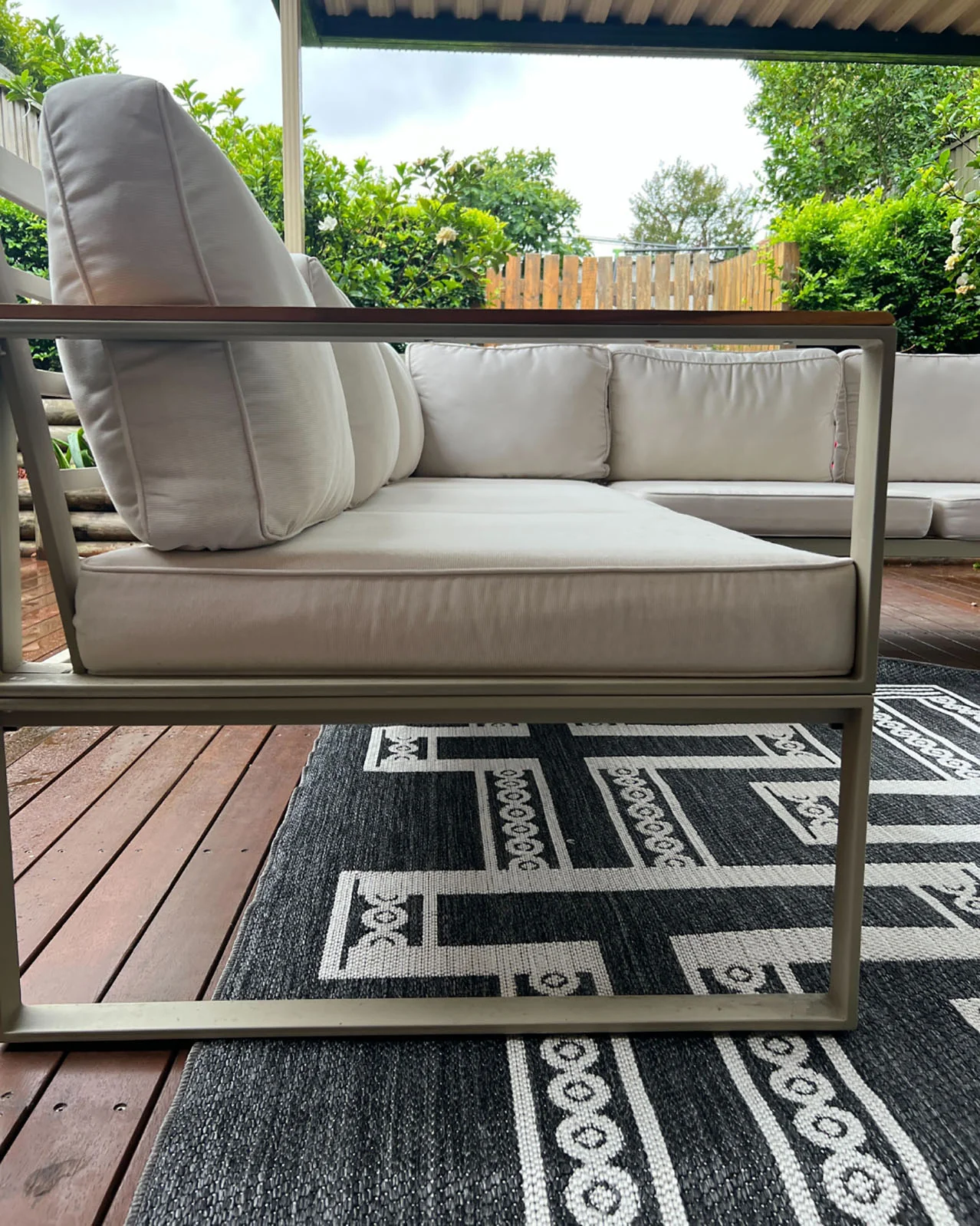Teyona Charcoal and Ivory Tribal Flatweave Indoor Outdoor Rug - Image 4