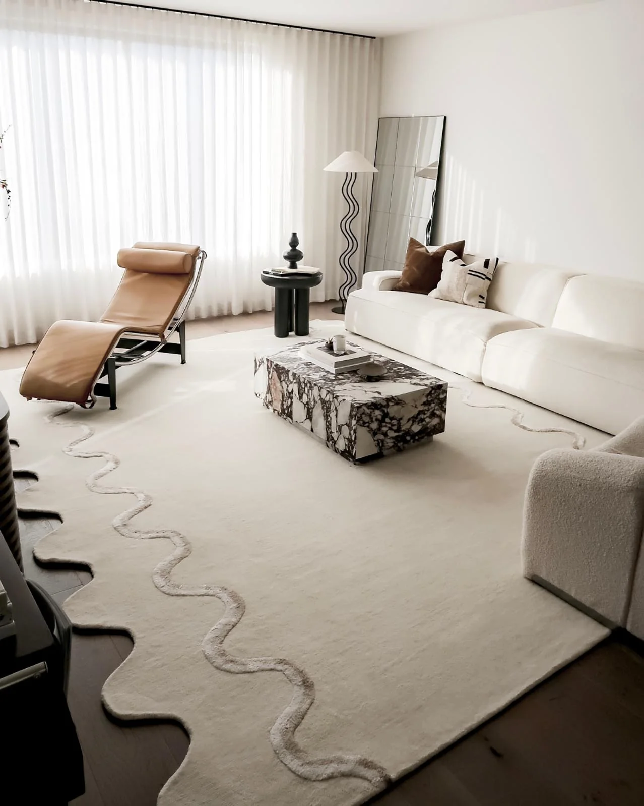 Tippy Cream Scalloped Handmade Wool Rug - Image 12
