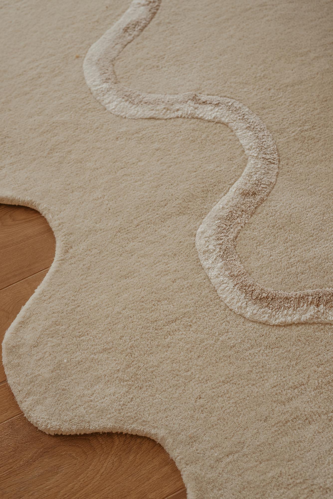 Tippy Cream Scalloped Handmade Wool Rug - Image 15