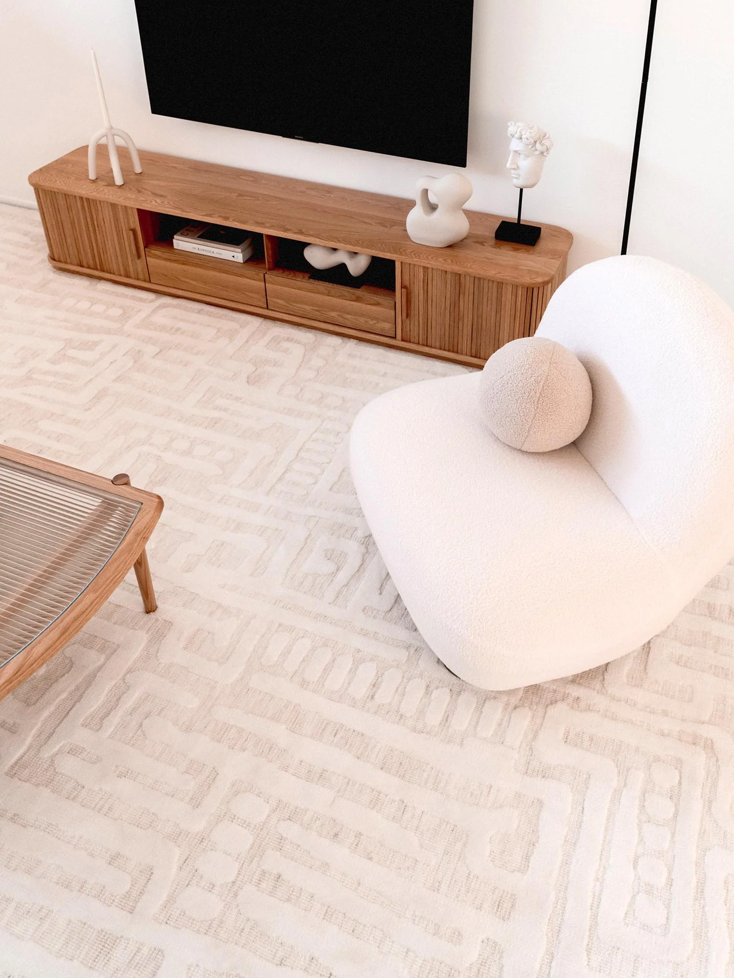 Trissa Beige and Ivory Abstract Tribal Rug - Image 3